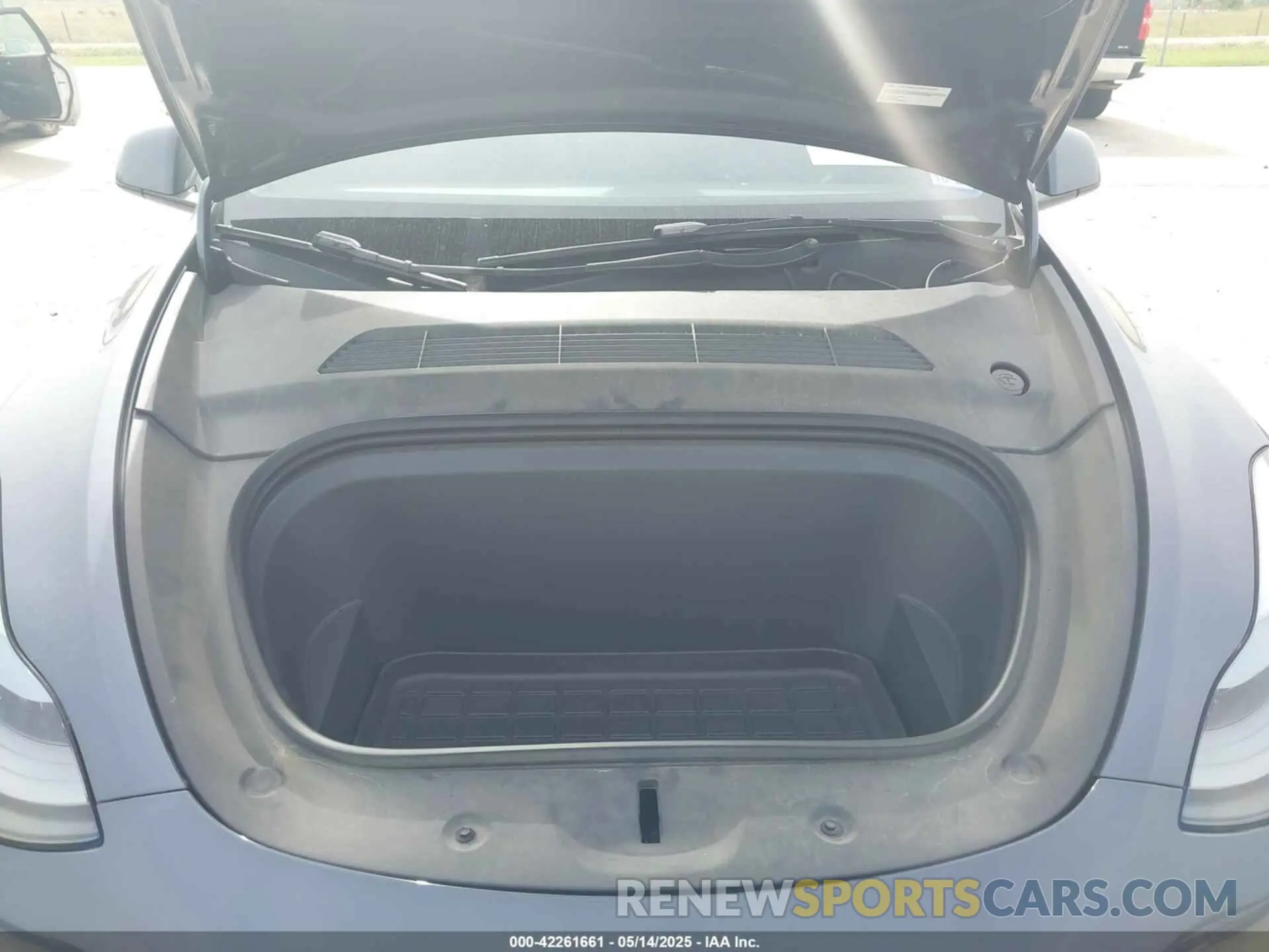 10 Photograph of a damaged car 7SAYGDEE5PA170506 TESLA MODEL Y 2023
