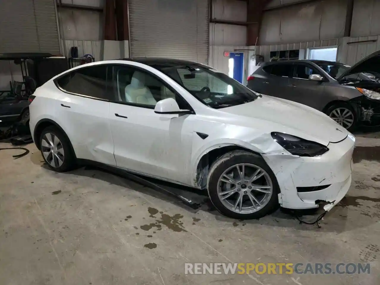 4 Photograph of a damaged car 7SAYGDEE5PA170733 TESLA MODEL Y 2023