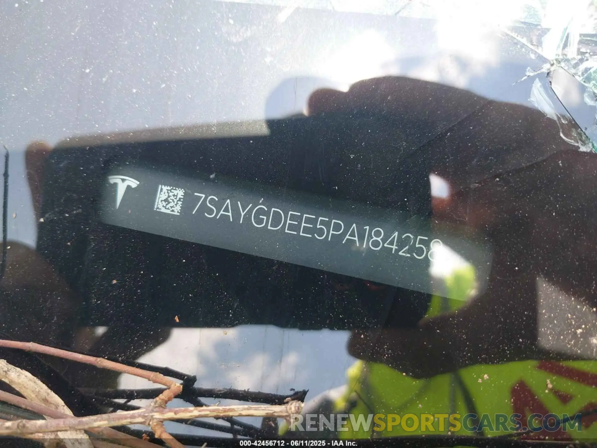 9 Photograph of a damaged car 7SAYGDEE5PA184258 TESLA MODEL Y 2023