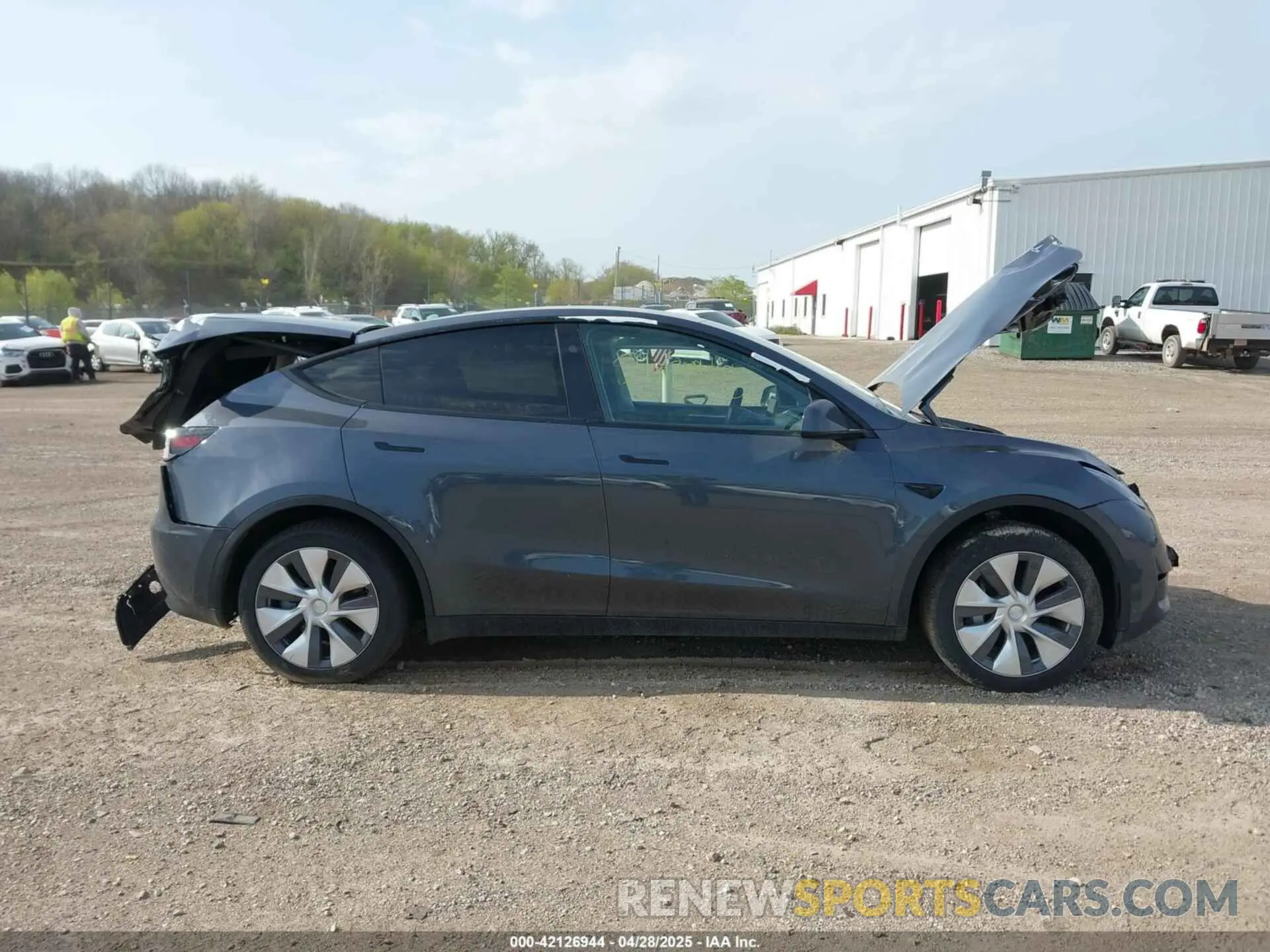 14 Photograph of a damaged car 7SAYGDEE5PA200040 TESLA MODEL Y 2023