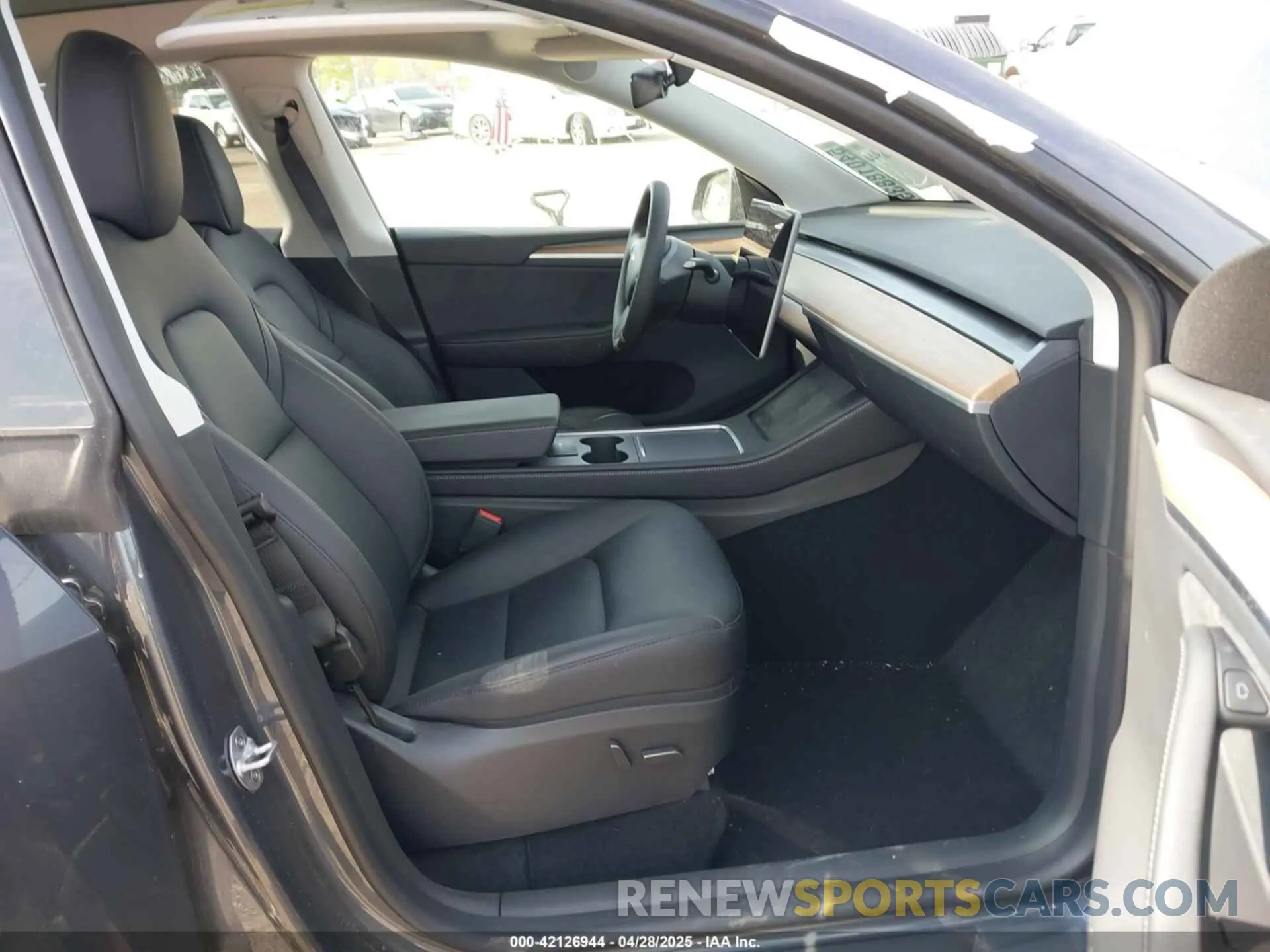 5 Photograph of a damaged car 7SAYGDEE5PA200040 TESLA MODEL Y 2023