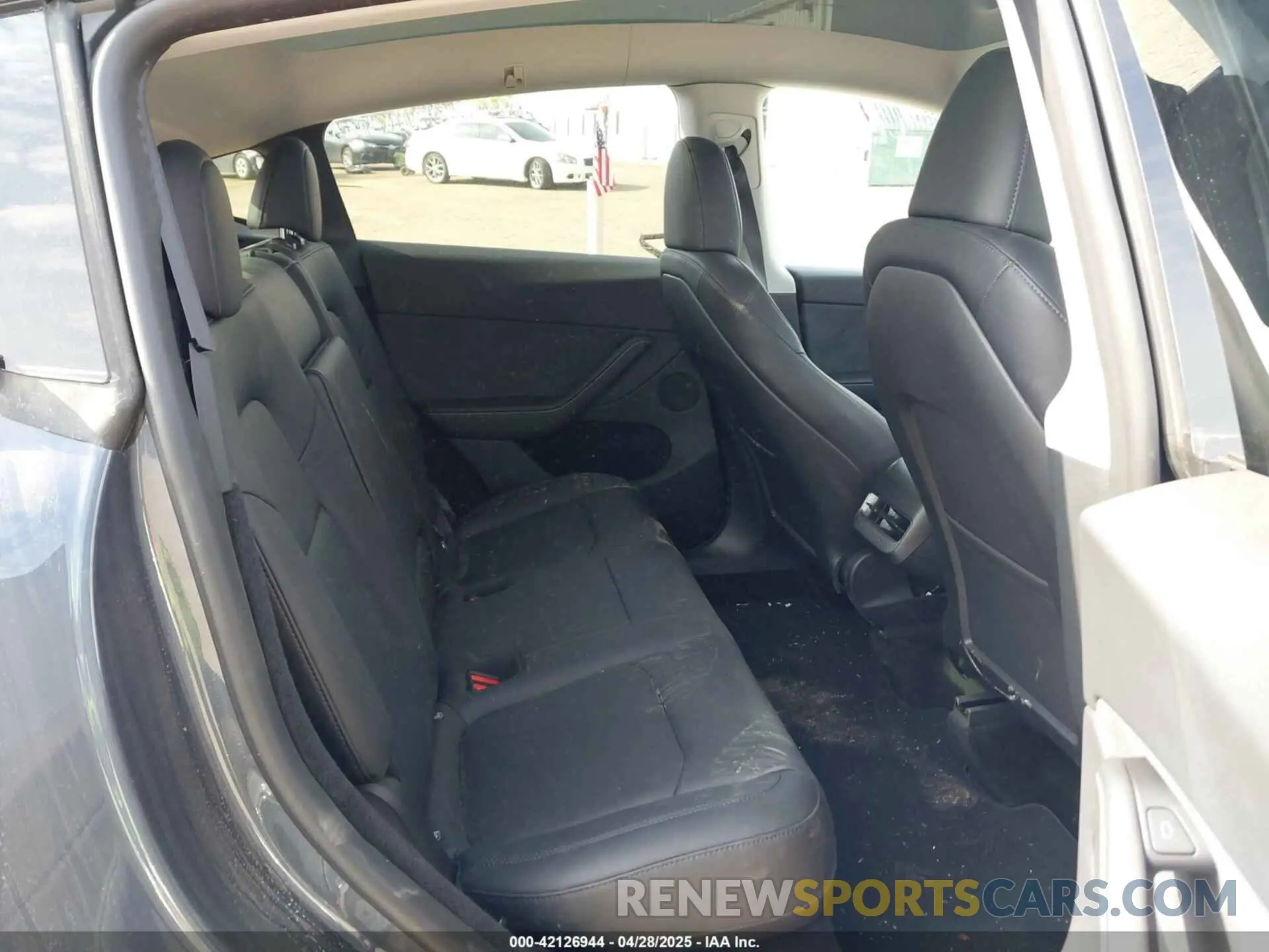 8 Photograph of a damaged car 7SAYGDEE5PA200040 TESLA MODEL Y 2023