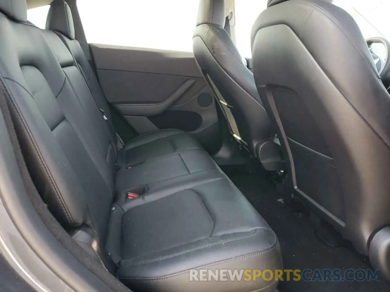 10 Photograph of a damaged car 7SAYGDEE5PA200975 TESLA MODEL Y 2023