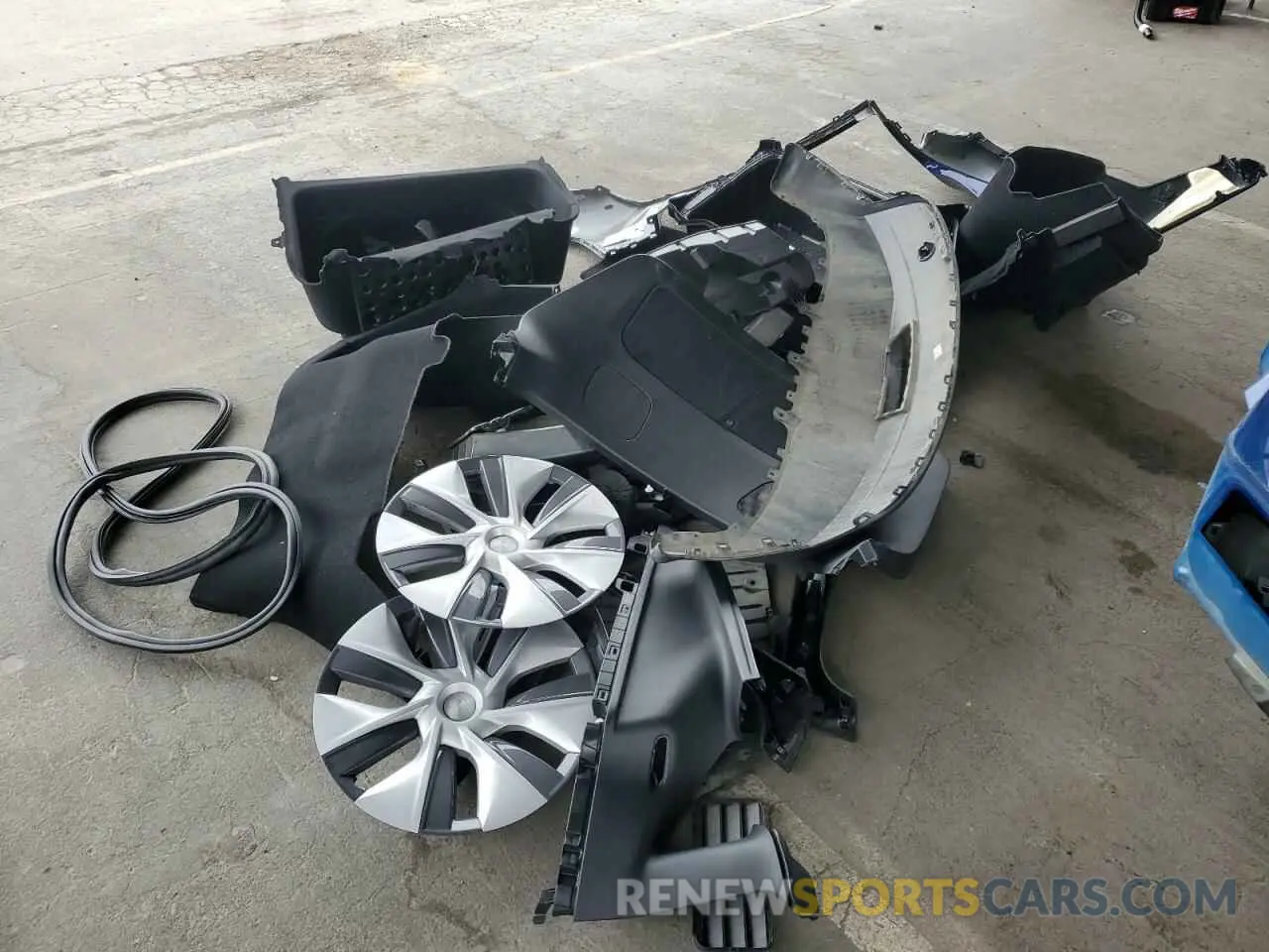 12 Photograph of a damaged car 7SAYGDEE5PA211779 TESLA MODEL Y 2023