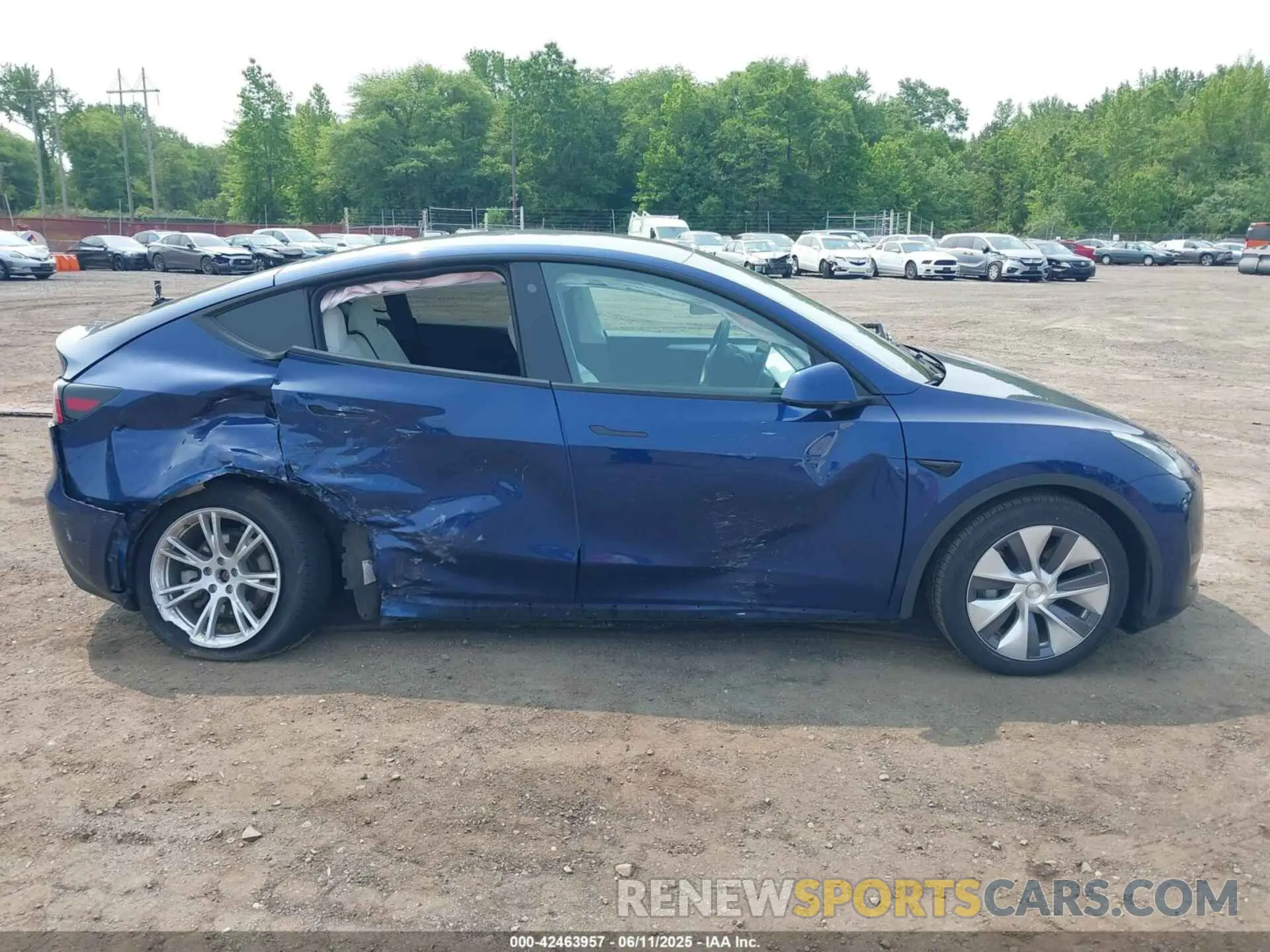 13 Photograph of a damaged car 7SAYGDEE5PF613627 TESLA MODEL Y 2023