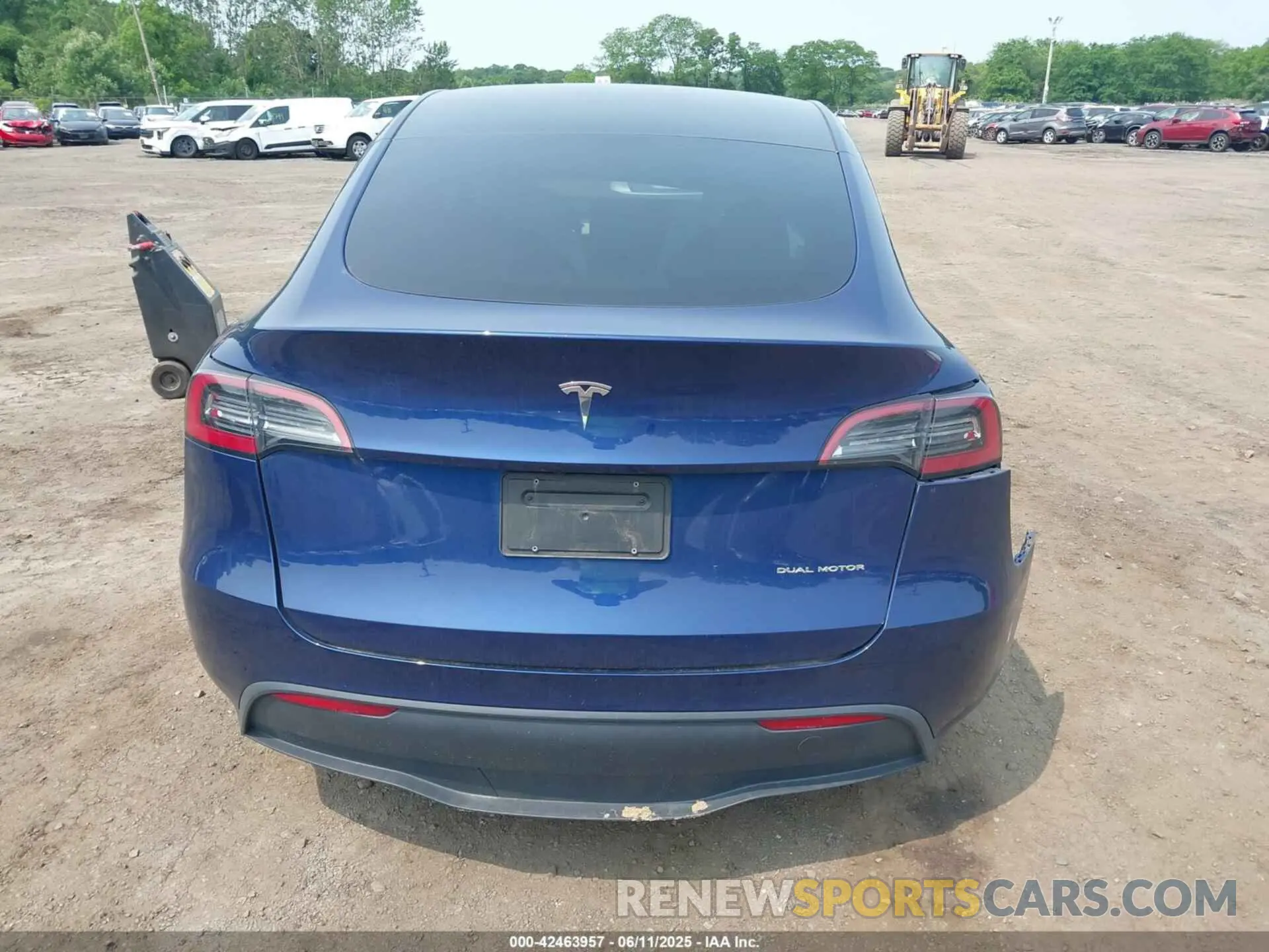16 Photograph of a damaged car 7SAYGDEE5PF613627 TESLA MODEL Y 2023