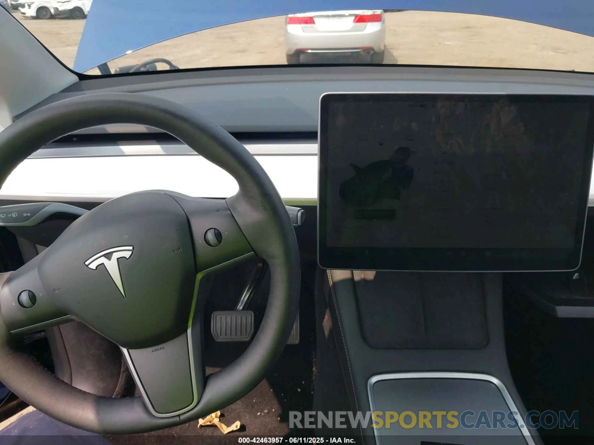 18 Photograph of a damaged car 7SAYGDEE5PF613627 TESLA MODEL Y 2023