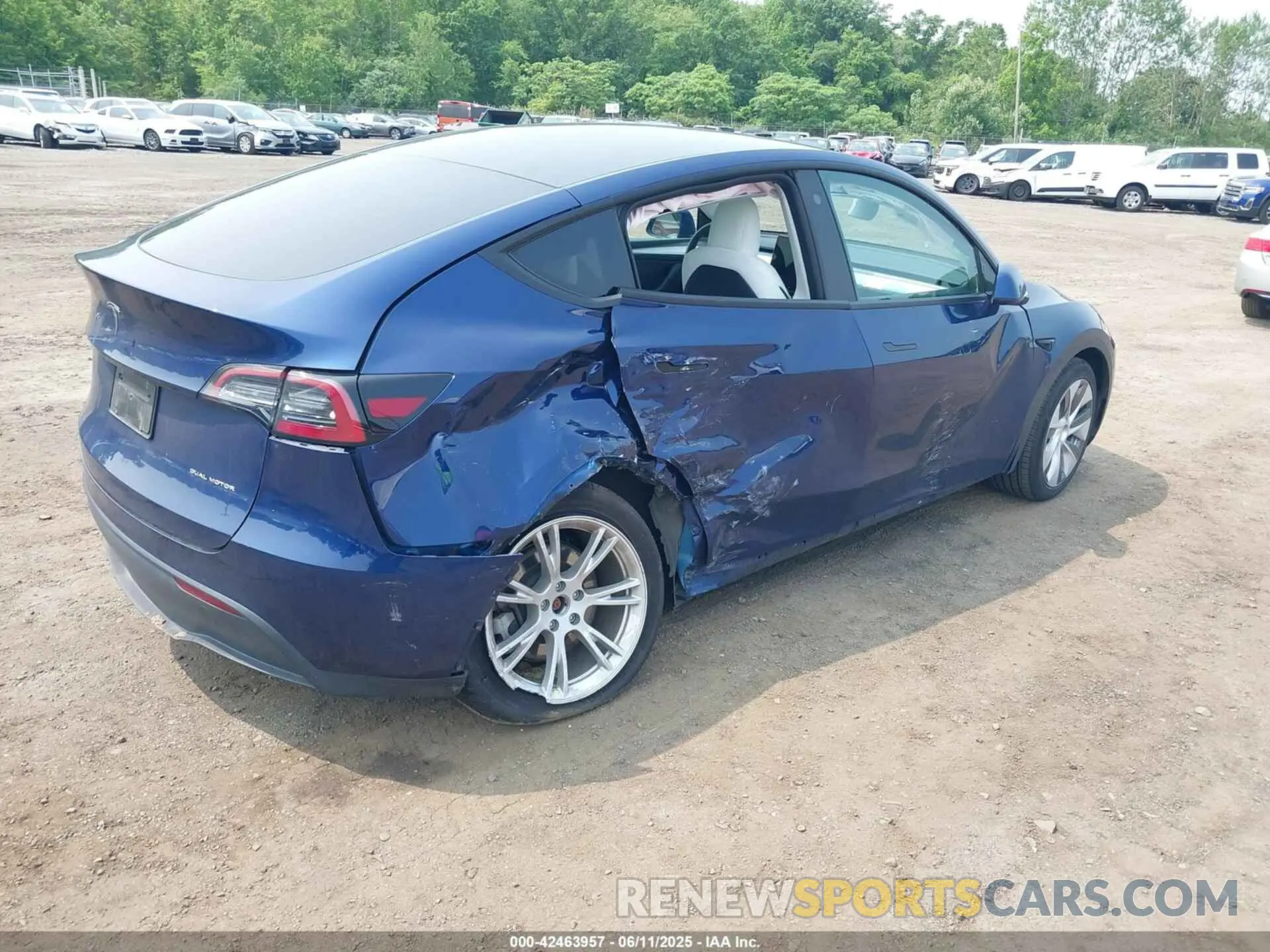 4 Photograph of a damaged car 7SAYGDEE5PF613627 TESLA MODEL Y 2023