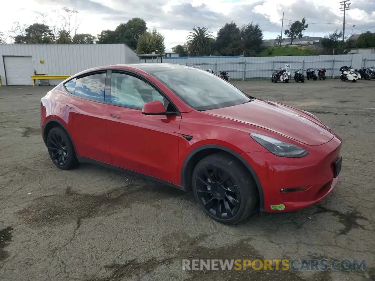 4 Photograph of a damaged car 7SAYGDEE5PF644778 TESLA MODEL Y 2023