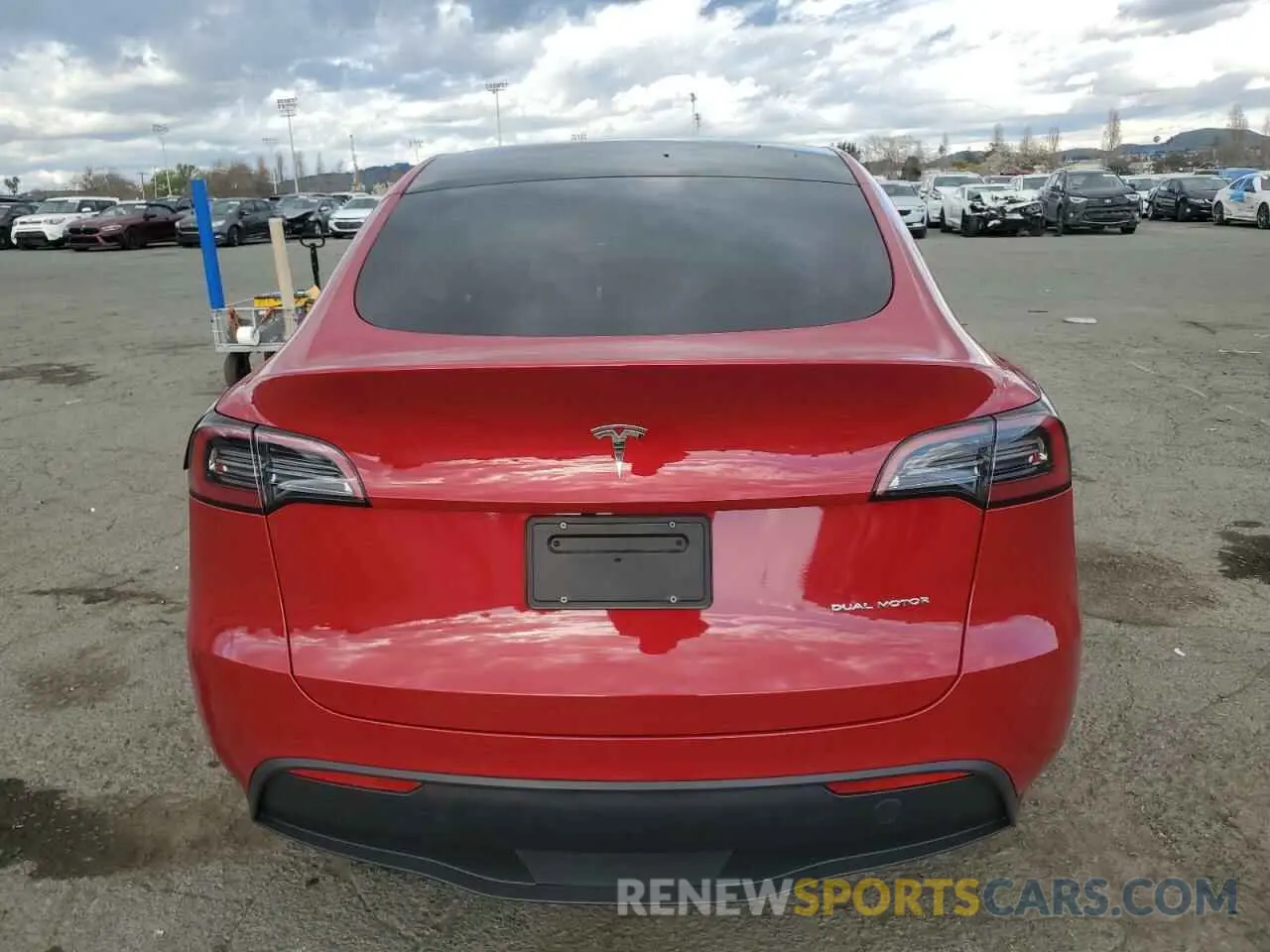 6 Photograph of a damaged car 7SAYGDEE5PF644778 TESLA MODEL Y 2023
