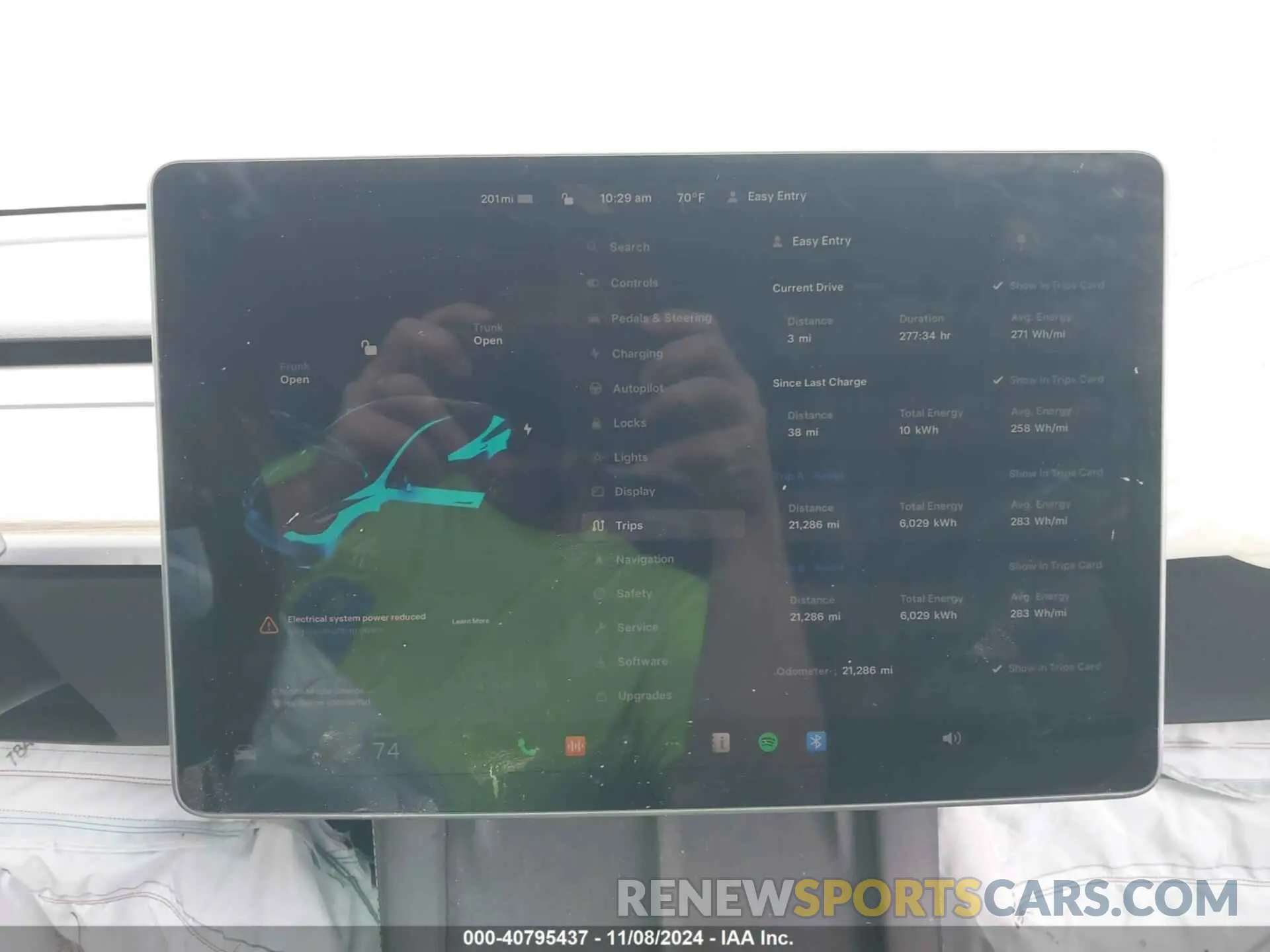 17 Photograph of a damaged car 7SAYGDEE5PF675299 TESLA MODEL Y 2023