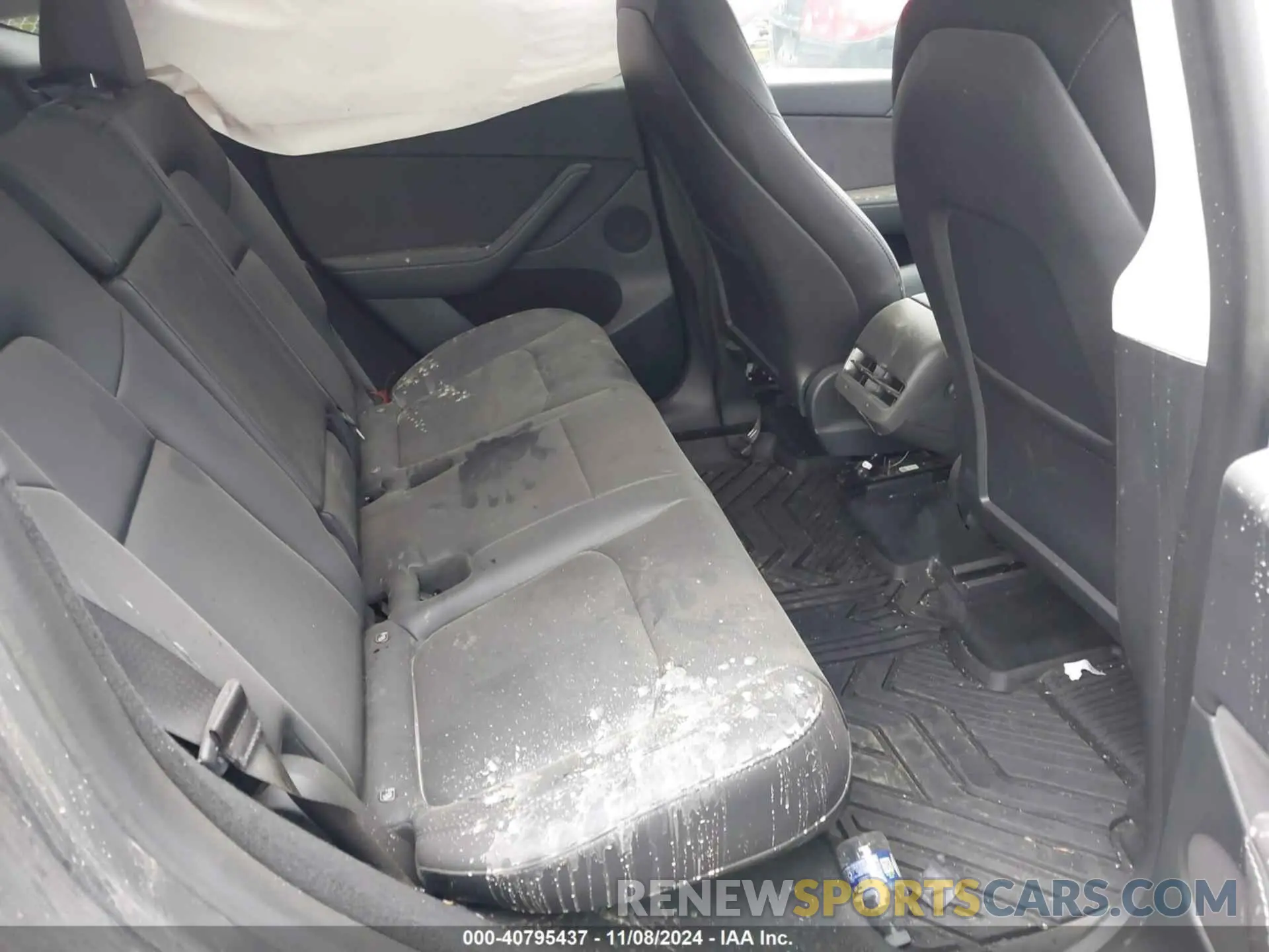 8 Photograph of a damaged car 7SAYGDEE5PF675299 TESLA MODEL Y 2023