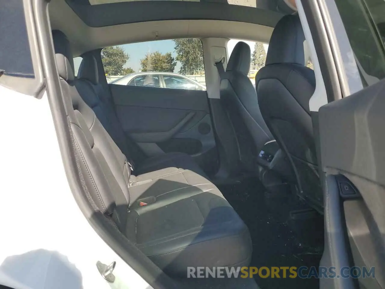 10 Photograph of a damaged car 7SAYGDEE5PF748736 TESLA MODEL Y 2023