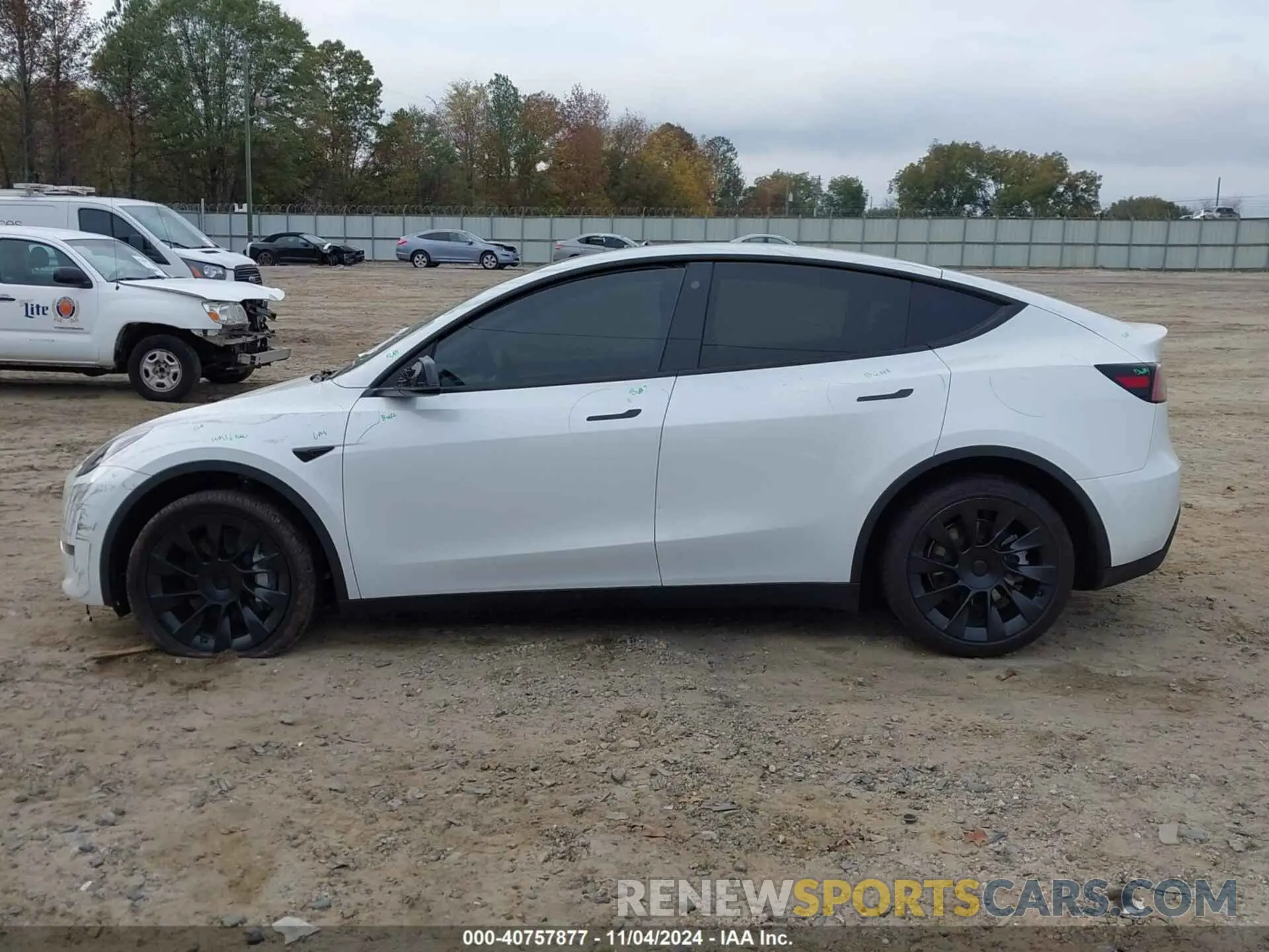 15 Photograph of a damaged car 7SAYGDEE5PF753337 TESLA MODEL Y 2023
