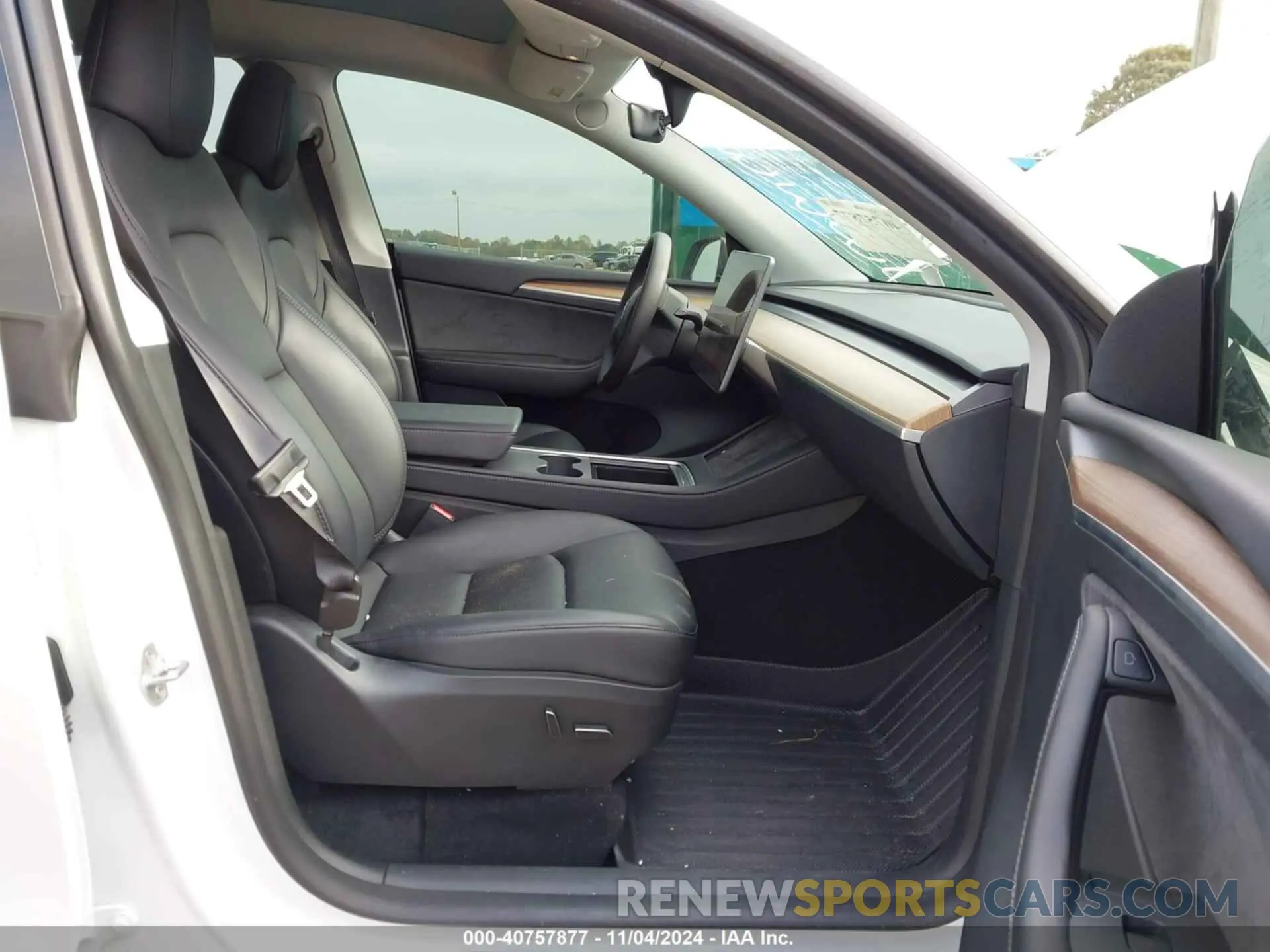 5 Photograph of a damaged car 7SAYGDEE5PF753337 TESLA MODEL Y 2023