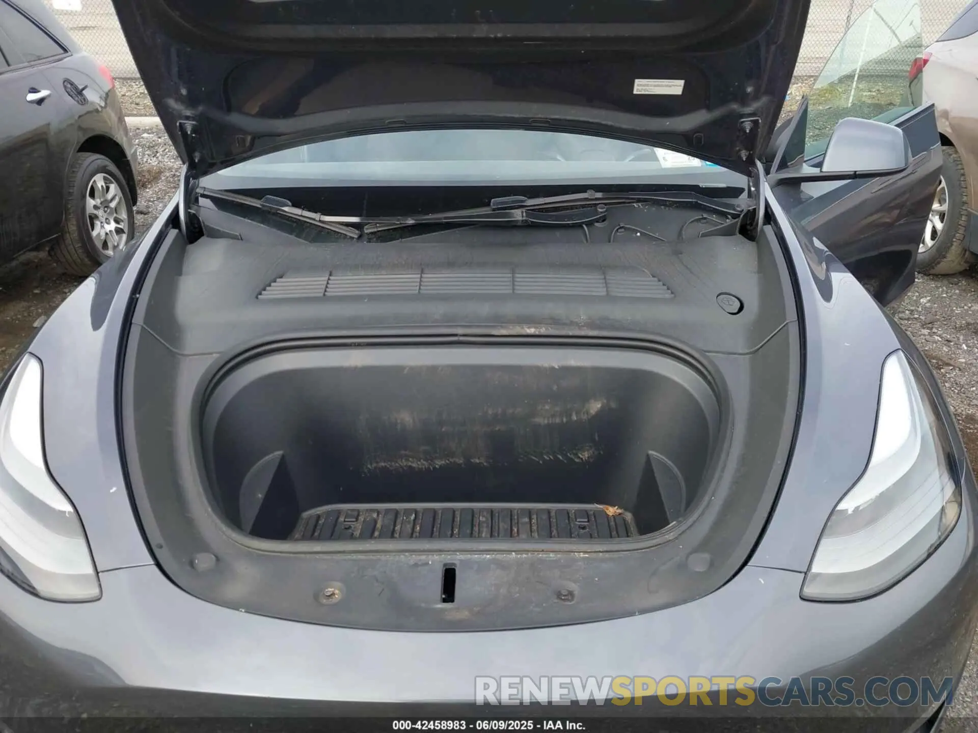 10 Photograph of a damaged car 7SAYGDEE5PF786497 TESLA MODEL Y 2023