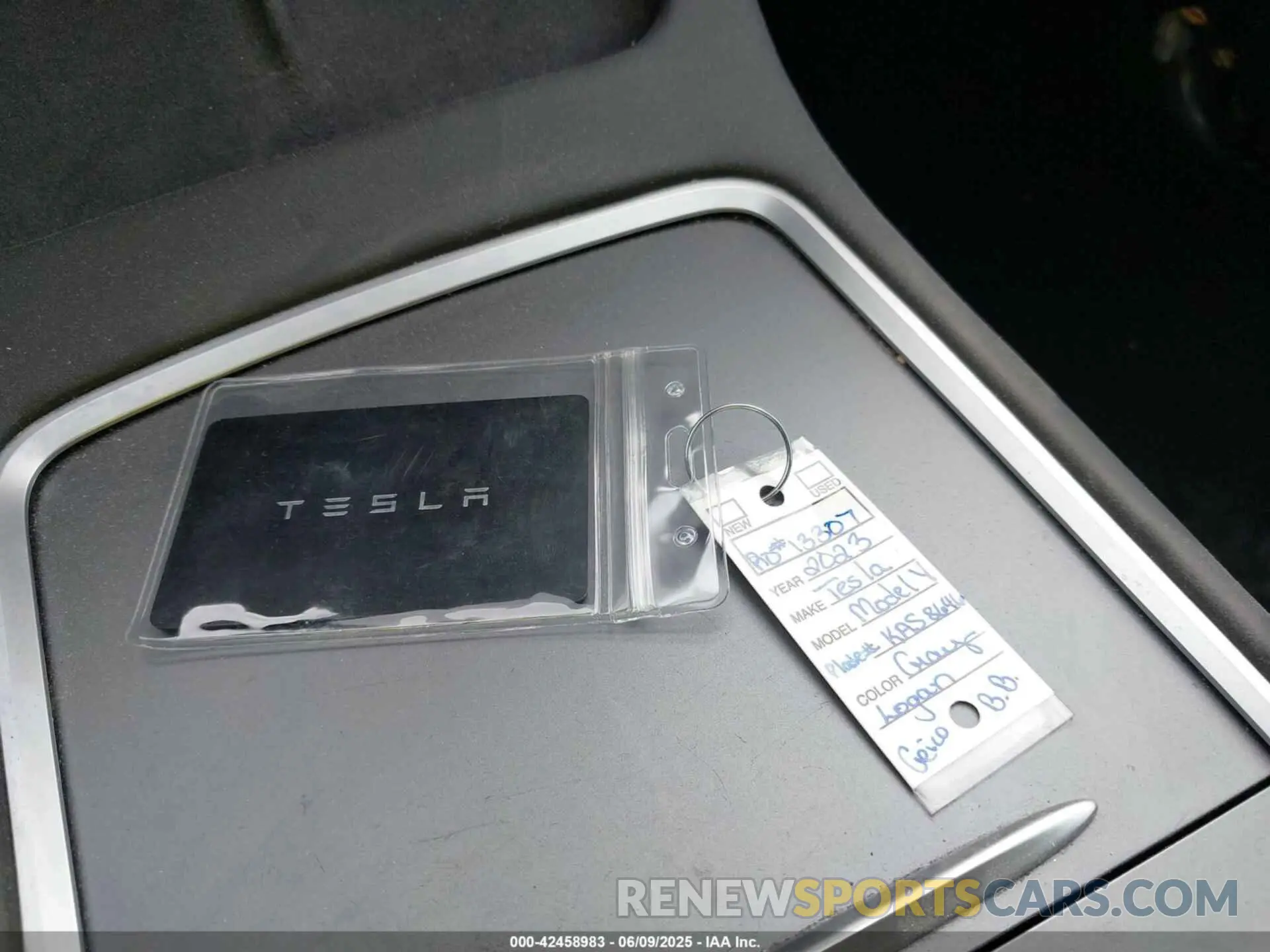 11 Photograph of a damaged car 7SAYGDEE5PF786497 TESLA MODEL Y 2023