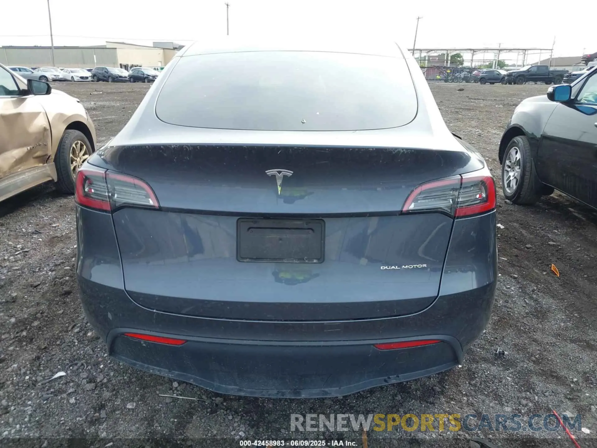 17 Photograph of a damaged car 7SAYGDEE5PF786497 TESLA MODEL Y 2023