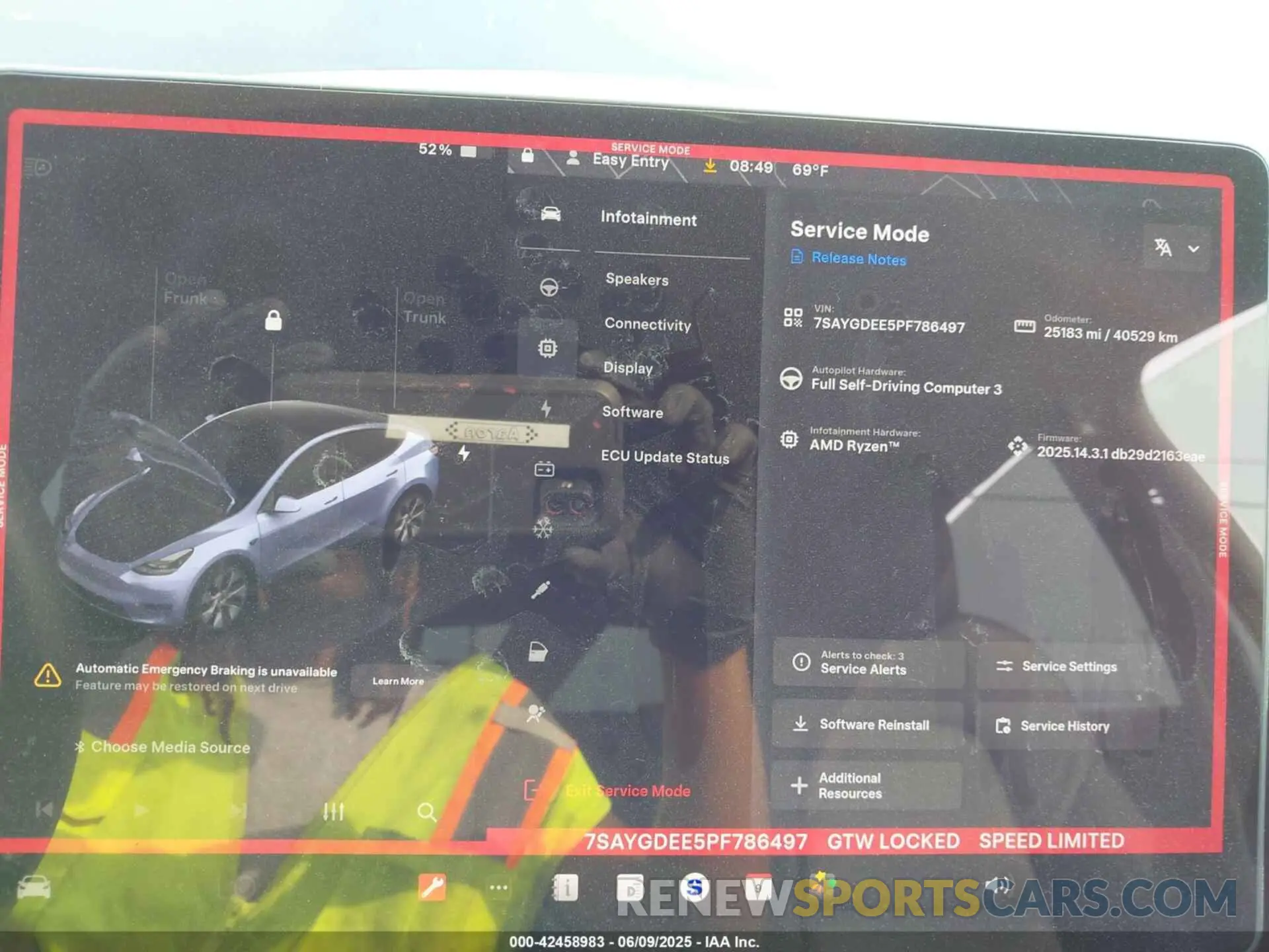 19 Photograph of a damaged car 7SAYGDEE5PF786497 TESLA MODEL Y 2023