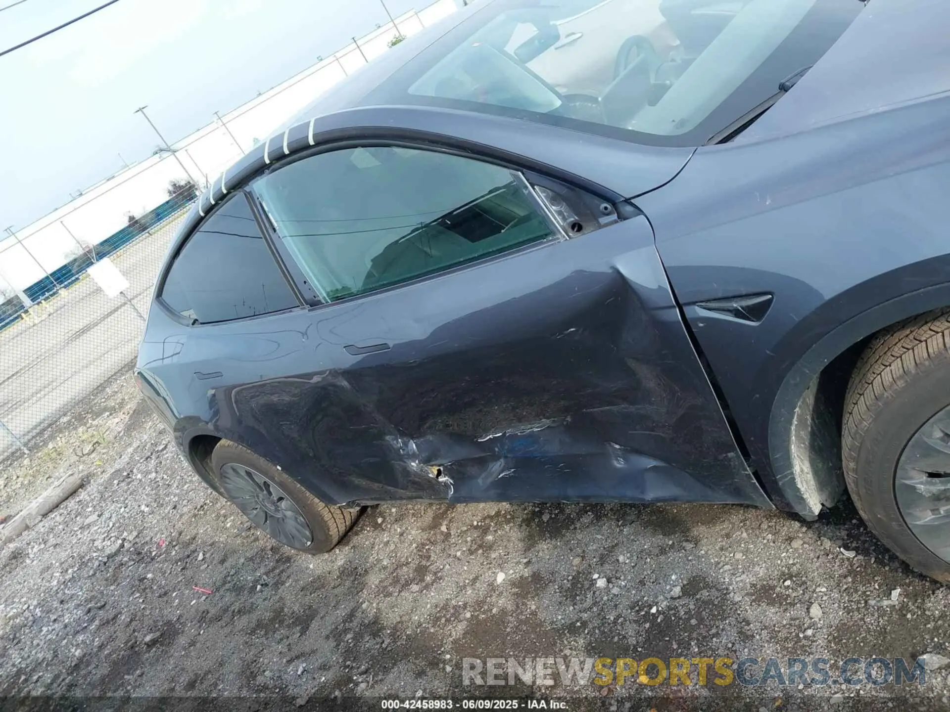 6 Photograph of a damaged car 7SAYGDEE5PF786497 TESLA MODEL Y 2023