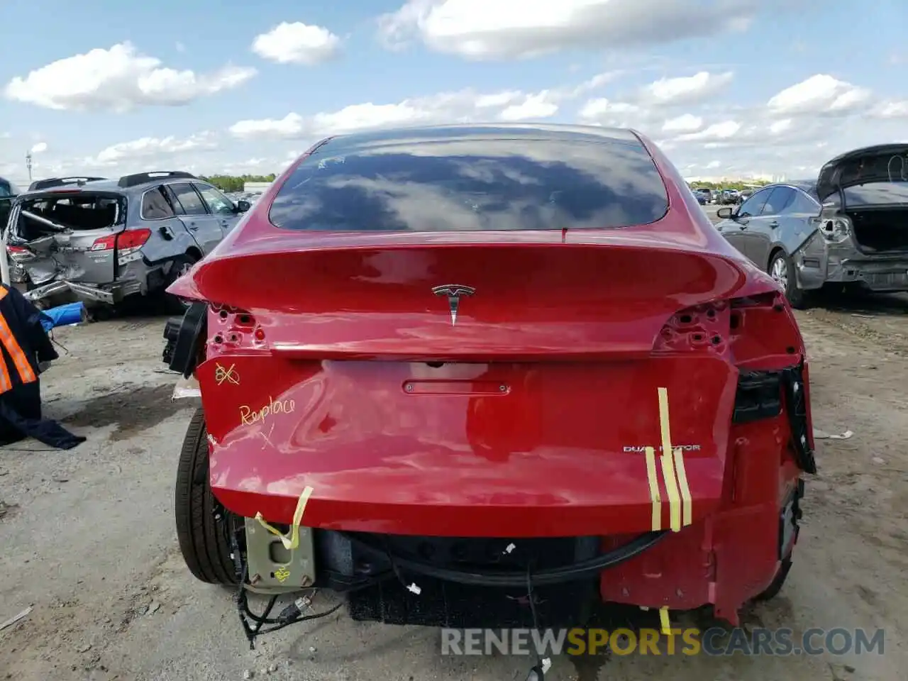 6 Photograph of a damaged car 7SAYGDEE5PF790601 TESLA MODEL Y 2023