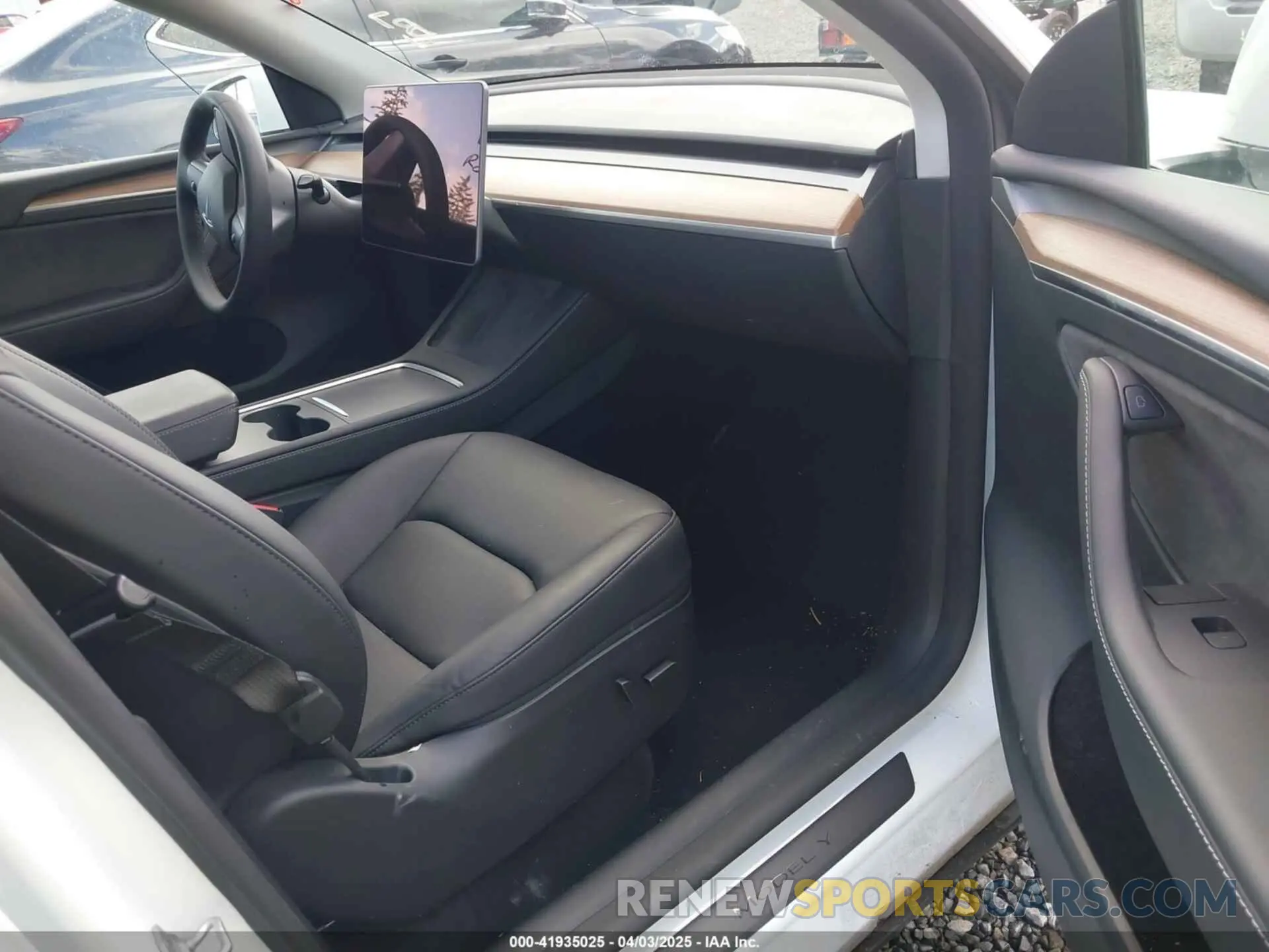 5 Photograph of a damaged car 7SAYGDEE5PF803976 TESLA MODEL Y 2023