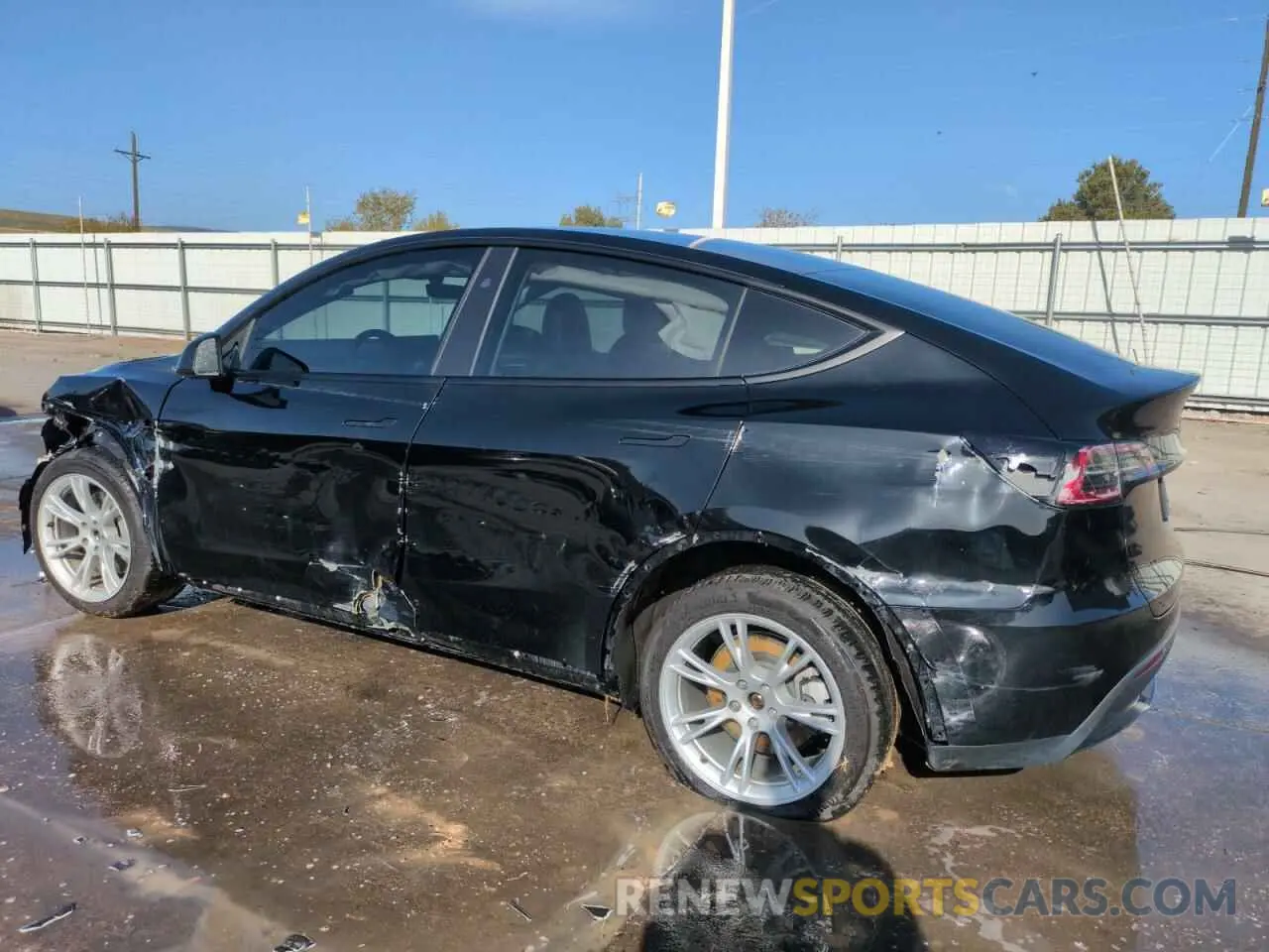 2 Photograph of a damaged car 7SAYGDEE5PF850358 TESLA MODEL Y 2023