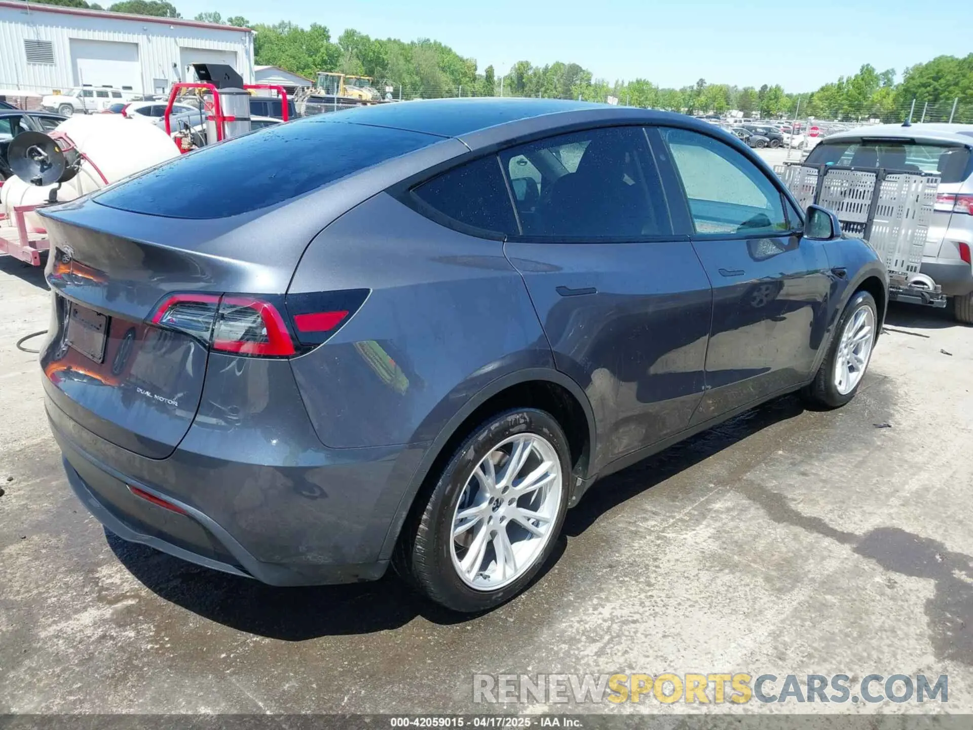 4 Photograph of a damaged car 7SAYGDEE5PF882582 TESLA MODEL Y 2023