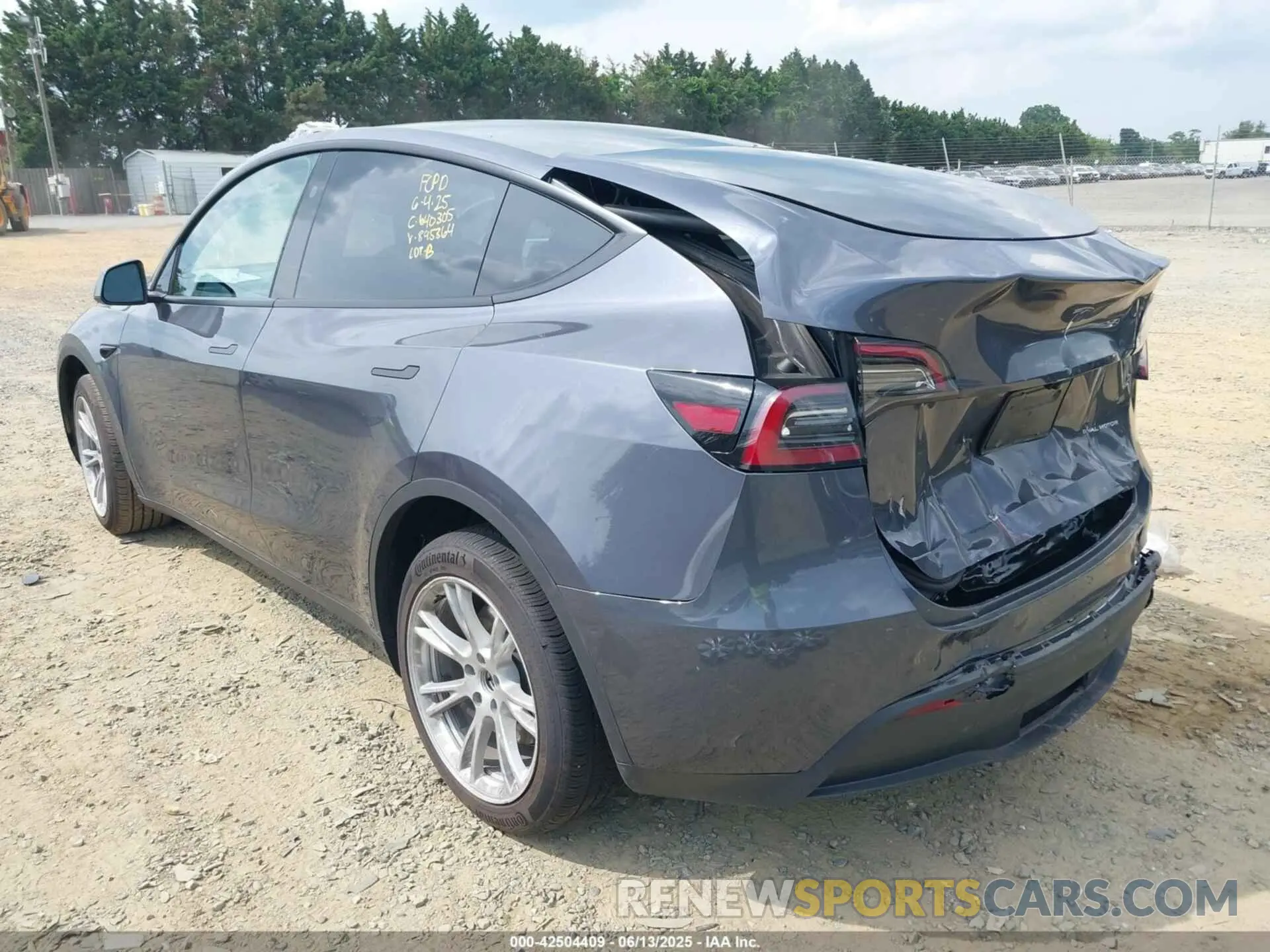 3 Photograph of a damaged car 7SAYGDEE5PF895364 TESLA MODEL Y 2023