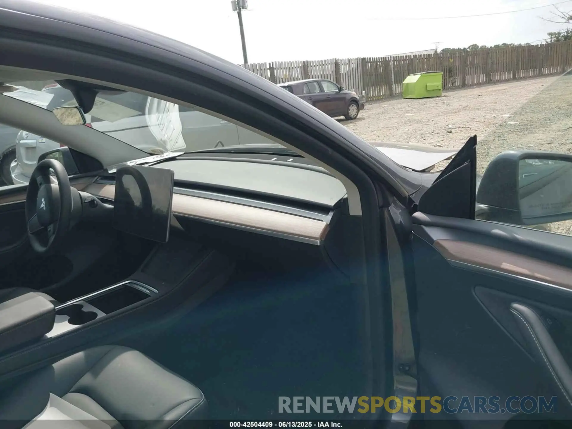 5 Photograph of a damaged car 7SAYGDEE5PF895364 TESLA MODEL Y 2023