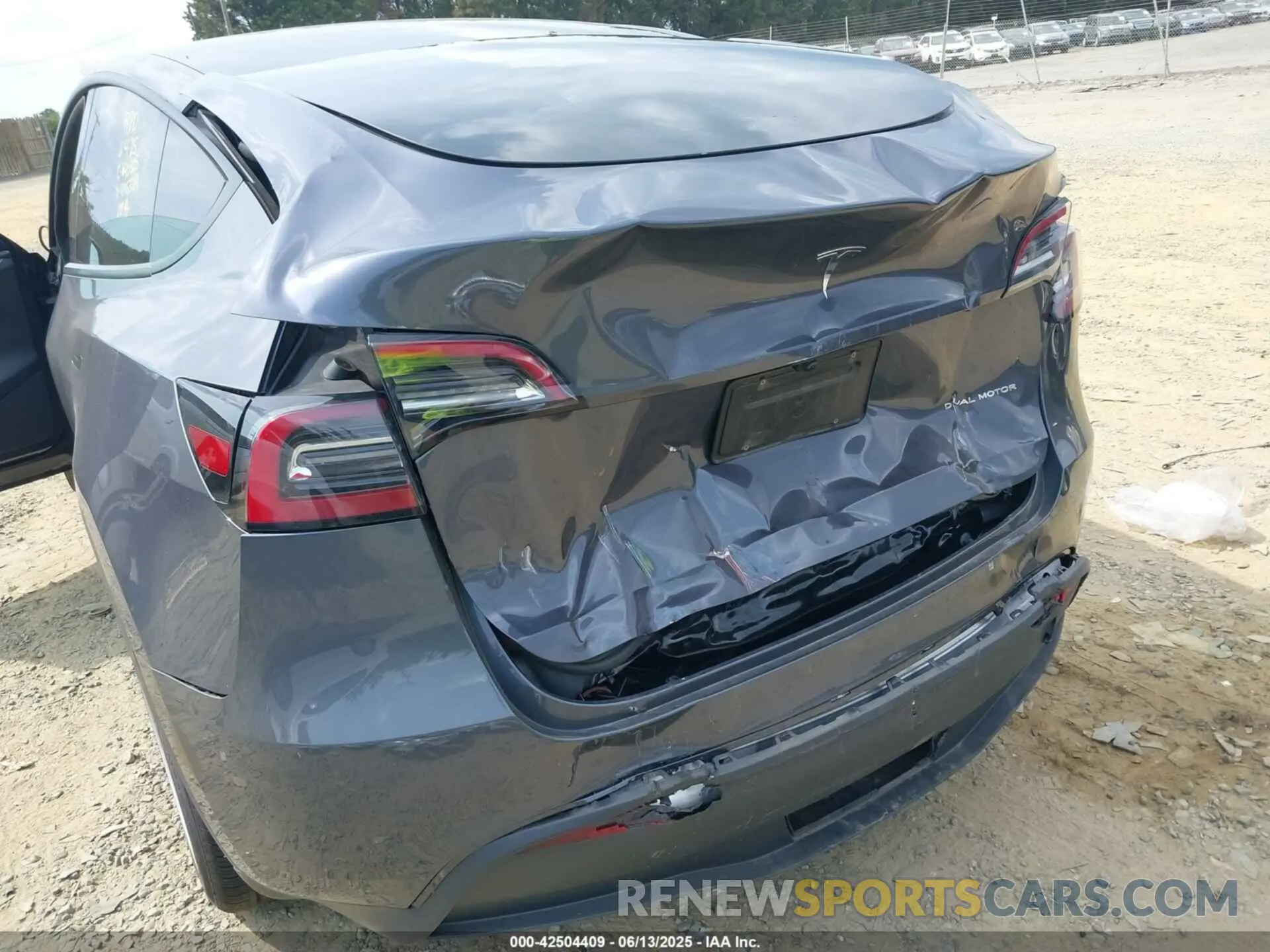 6 Photograph of a damaged car 7SAYGDEE5PF895364 TESLA MODEL Y 2023