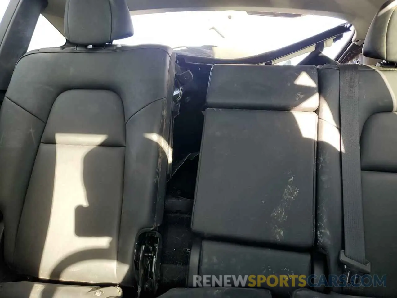 10 Photograph of a damaged car 7SAYGDEE5PF895459 TESLA MODEL Y 2023