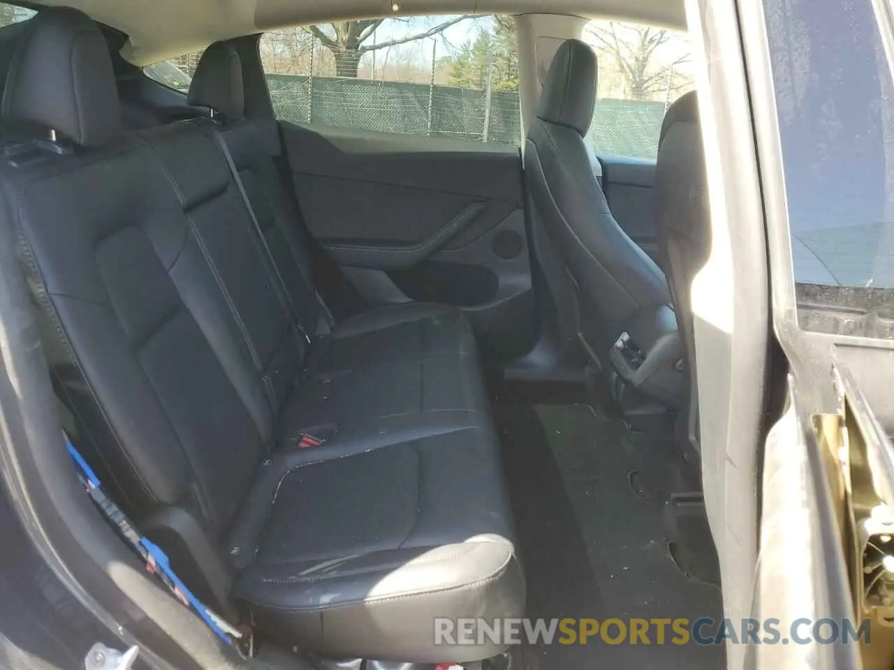 10 Photograph of a damaged car 7SAYGDEE5PF909201 TESLA MODEL Y 2023