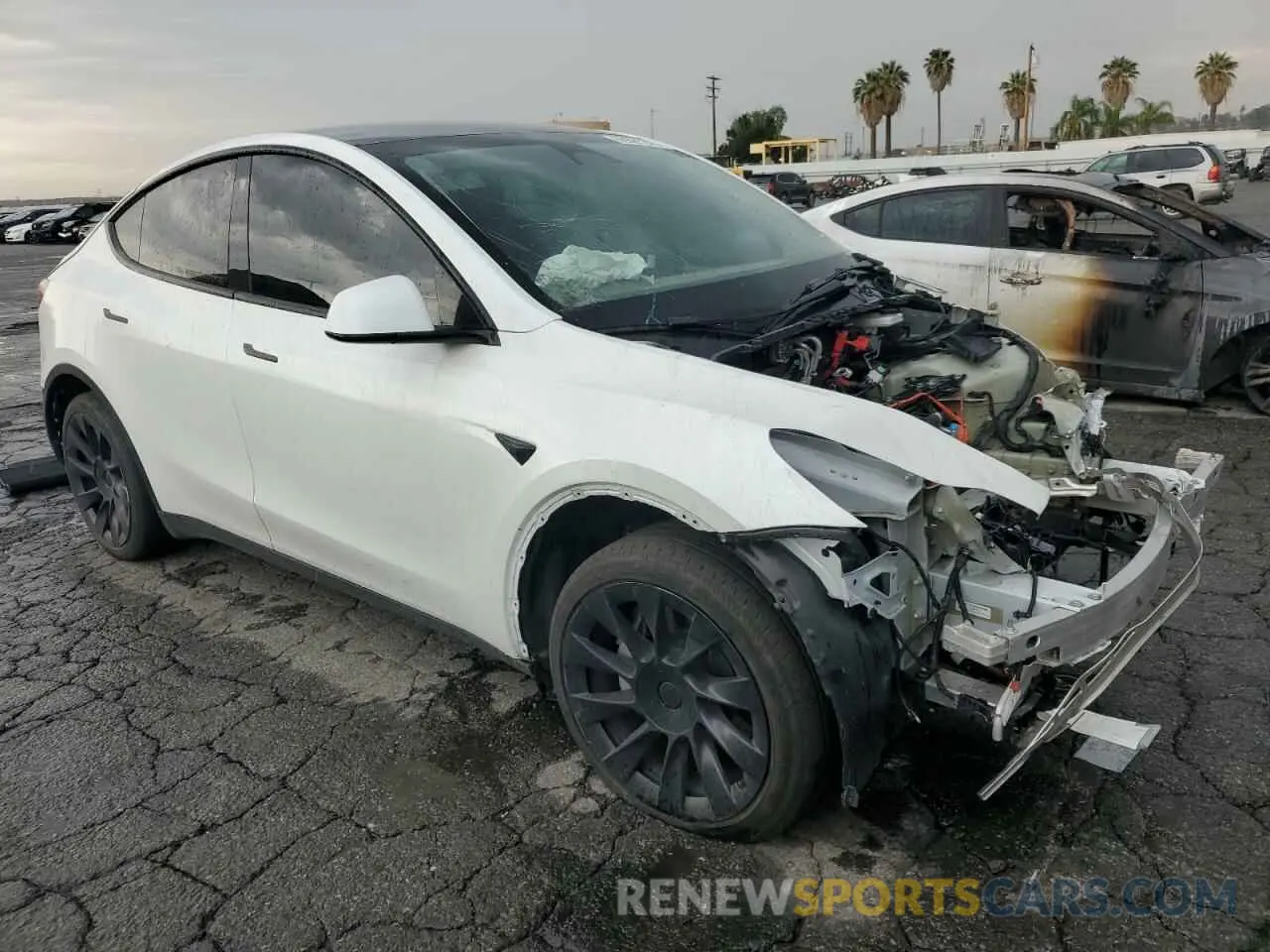 4 Photograph of a damaged car 7SAYGDEE6PA036104 TESLA MODEL Y 2023