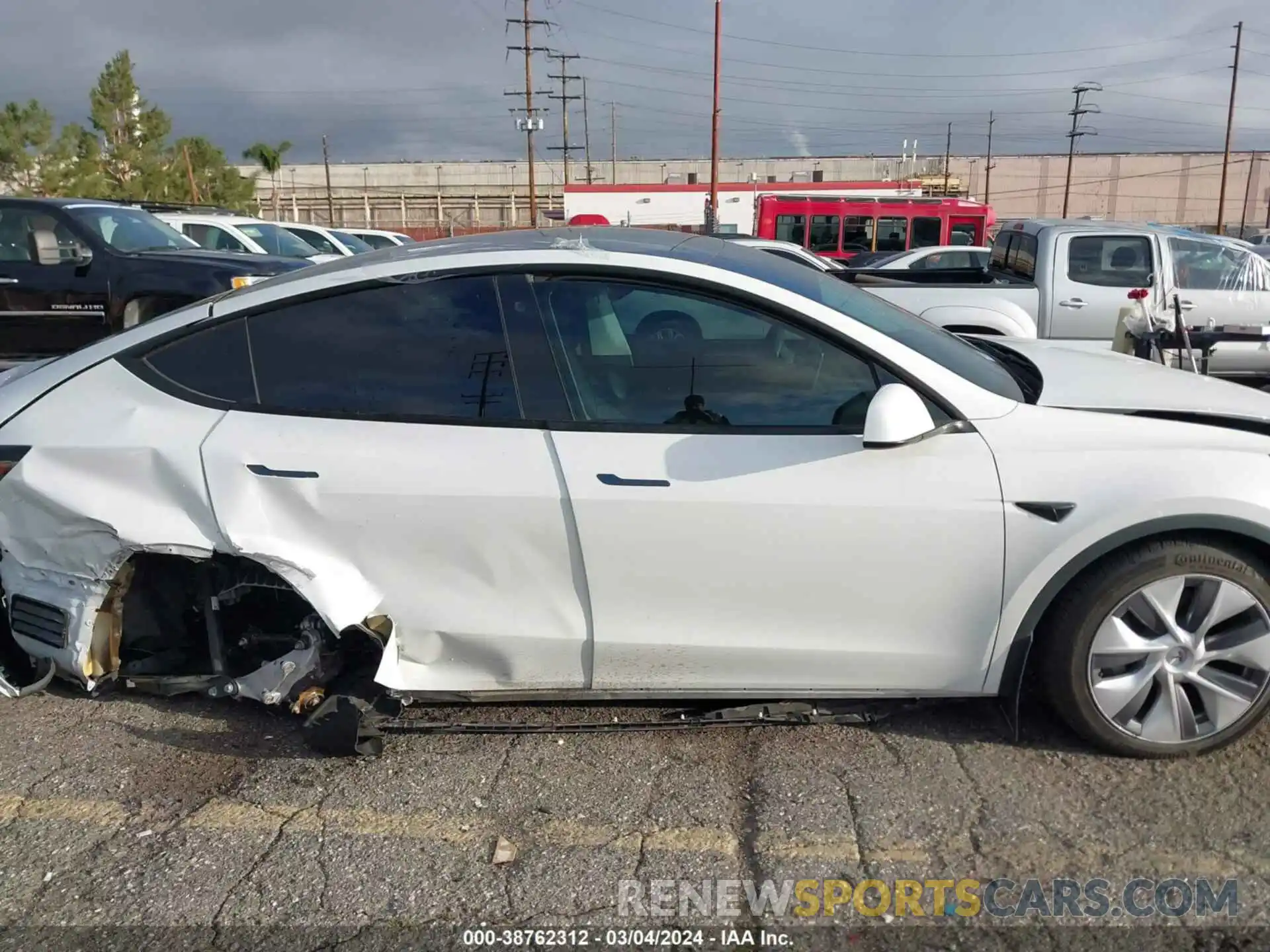 14 Photograph of a damaged car 7SAYGDEE6PA040153 TESLA MODEL Y 2023