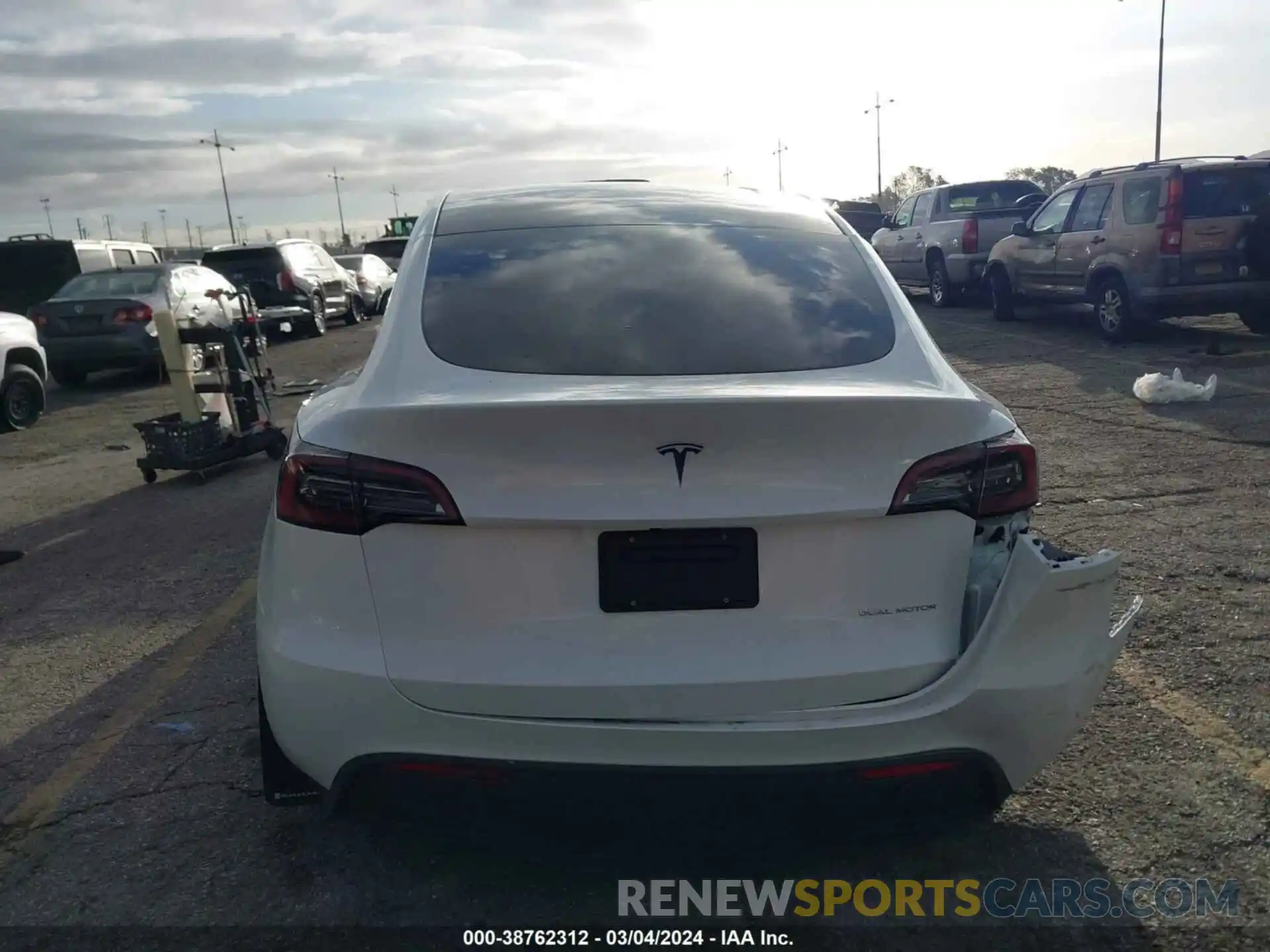 17 Photograph of a damaged car 7SAYGDEE6PA040153 TESLA MODEL Y 2023