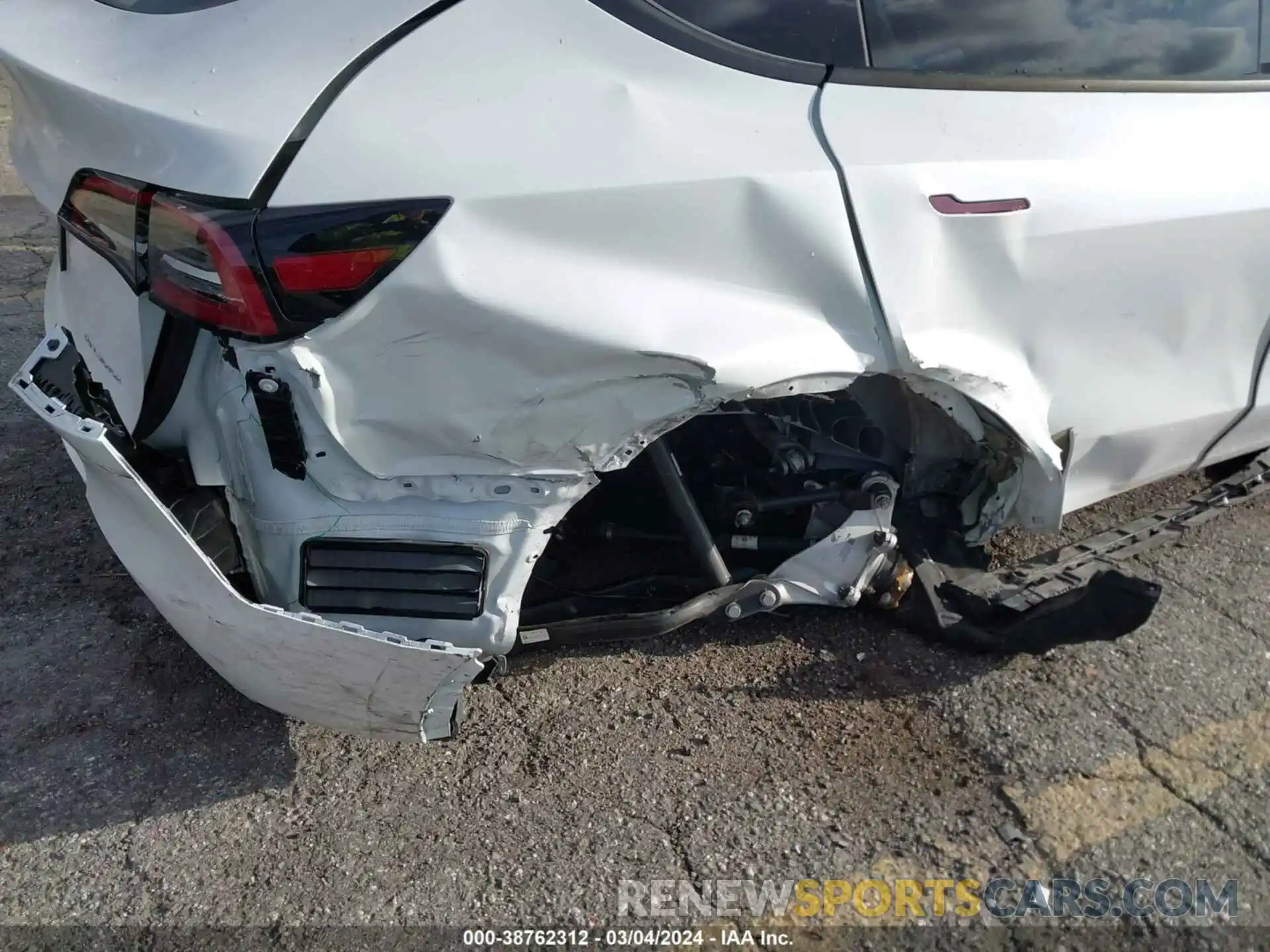 6 Photograph of a damaged car 7SAYGDEE6PA040153 TESLA MODEL Y 2023