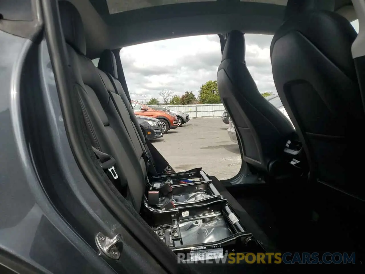 10 Photograph of a damaged car 7SAYGDEE6PA043036 TESLA MODEL Y 2023