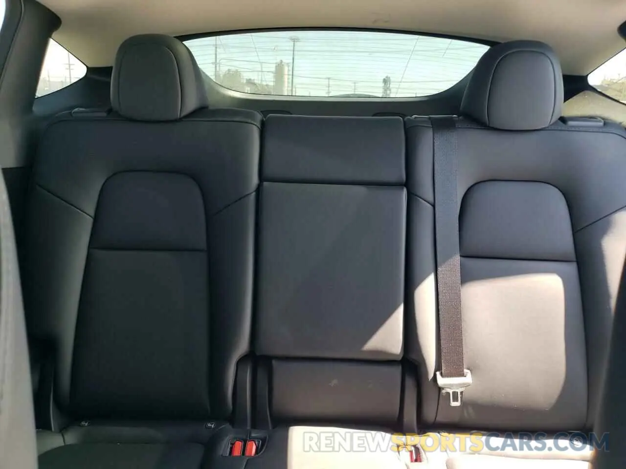 10 Photograph of a damaged car 7SAYGDEE6PA062833 TESLA MODEL Y 2023