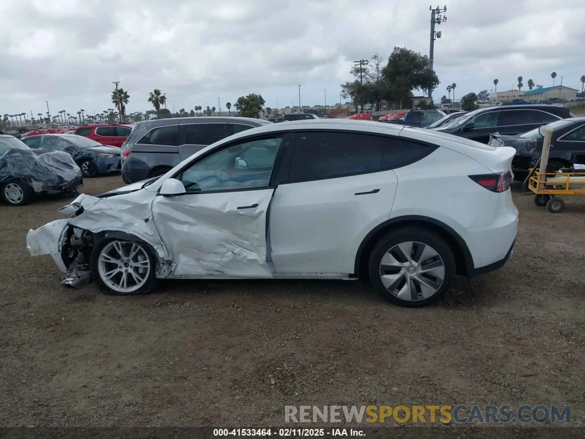 15 Photograph of a damaged car 7SAYGDEE6PA064162 TESLA MODEL Y 2023