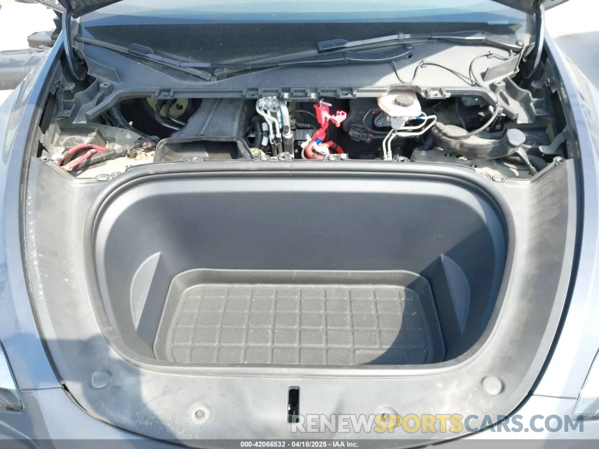 10 Photograph of a damaged car 7SAYGDEE6PA073931 TESLA MODEL Y 2023