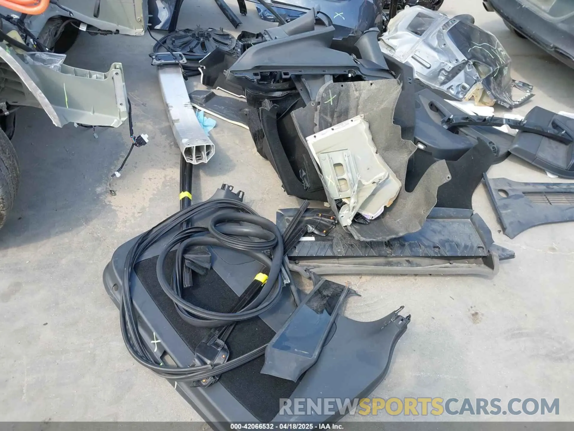 12 Photograph of a damaged car 7SAYGDEE6PA073931 TESLA MODEL Y 2023