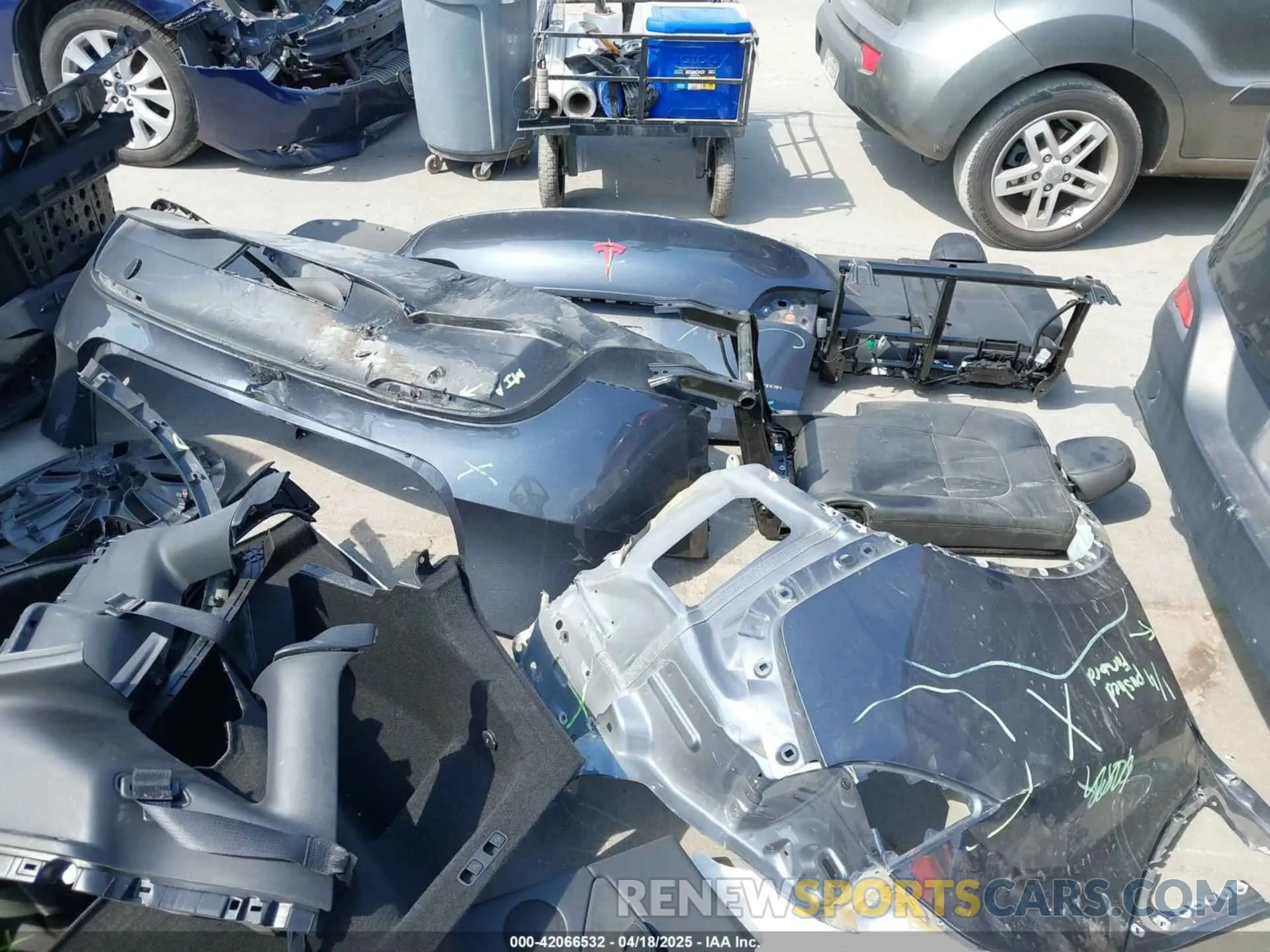 21 Photograph of a damaged car 7SAYGDEE6PA073931 TESLA MODEL Y 2023