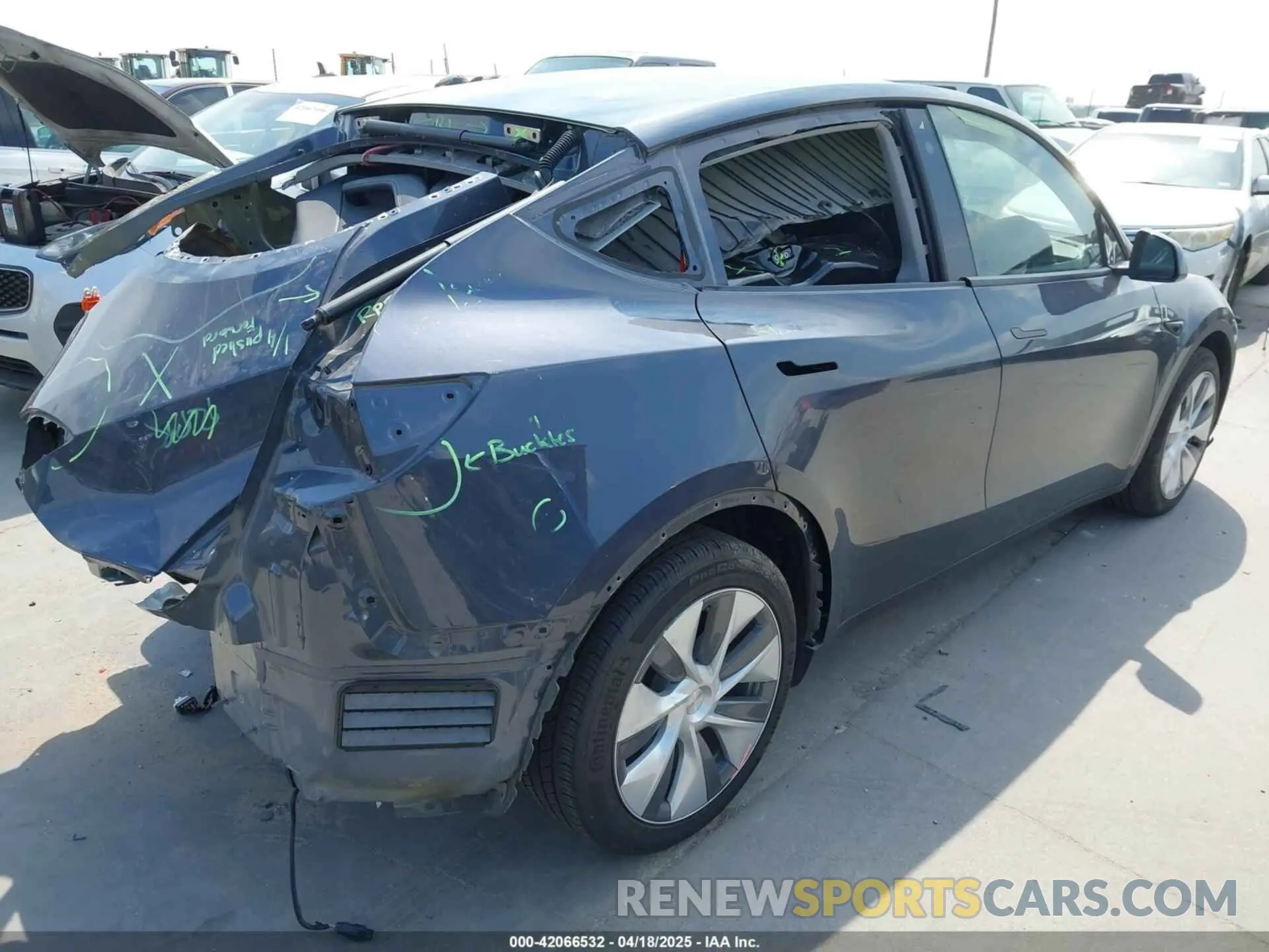 4 Photograph of a damaged car 7SAYGDEE6PA073931 TESLA MODEL Y 2023