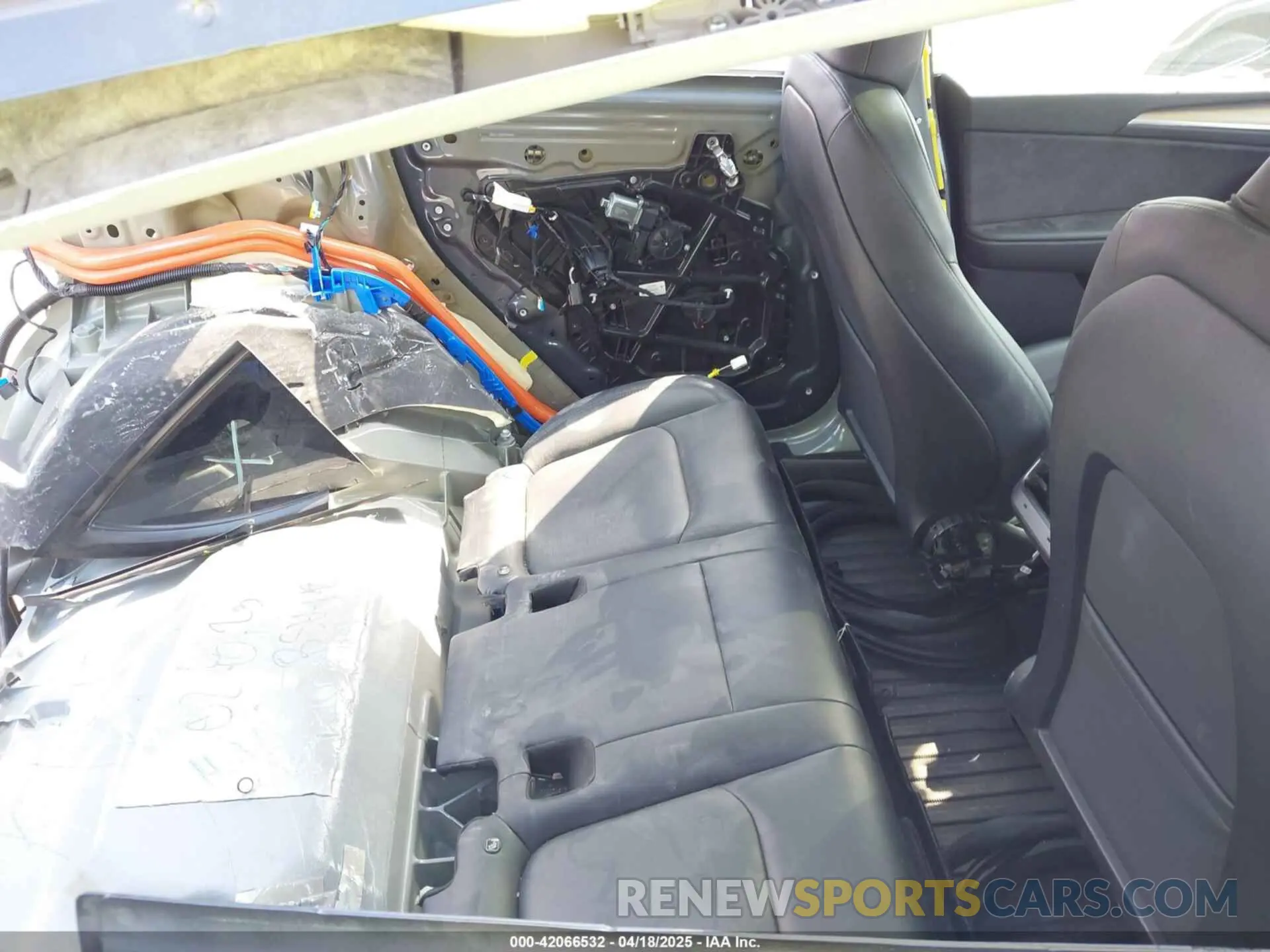 8 Photograph of a damaged car 7SAYGDEE6PA073931 TESLA MODEL Y 2023