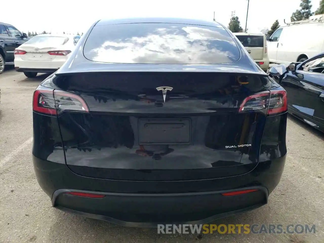 6 Photograph of a damaged car 7SAYGDEE6PA076909 TESLA MODEL Y 2023