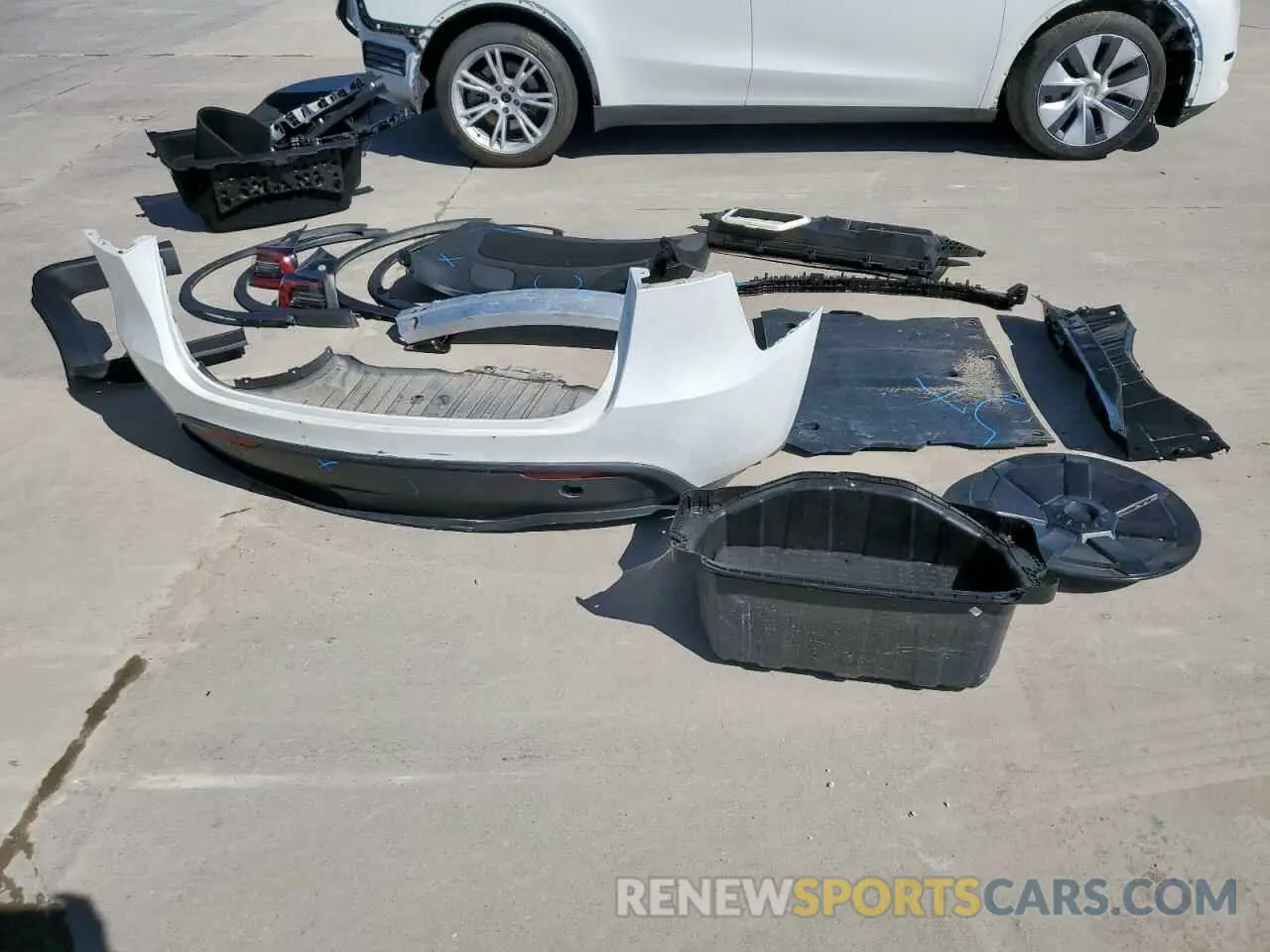 15 Photograph of a damaged car 7SAYGDEE6PA078787 TESLA MODEL Y 2023