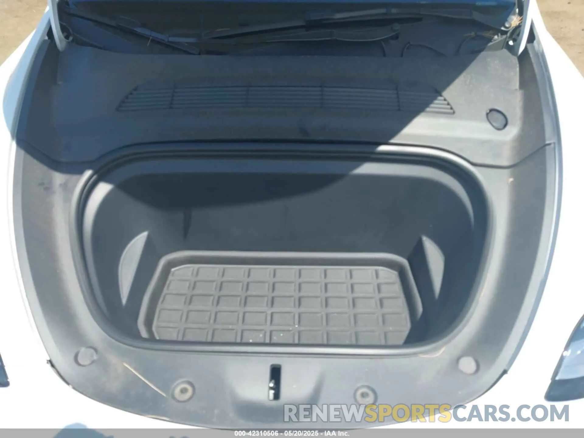 10 Photograph of a damaged car 7SAYGDEE6PA080118 TESLA MODEL Y 2023
