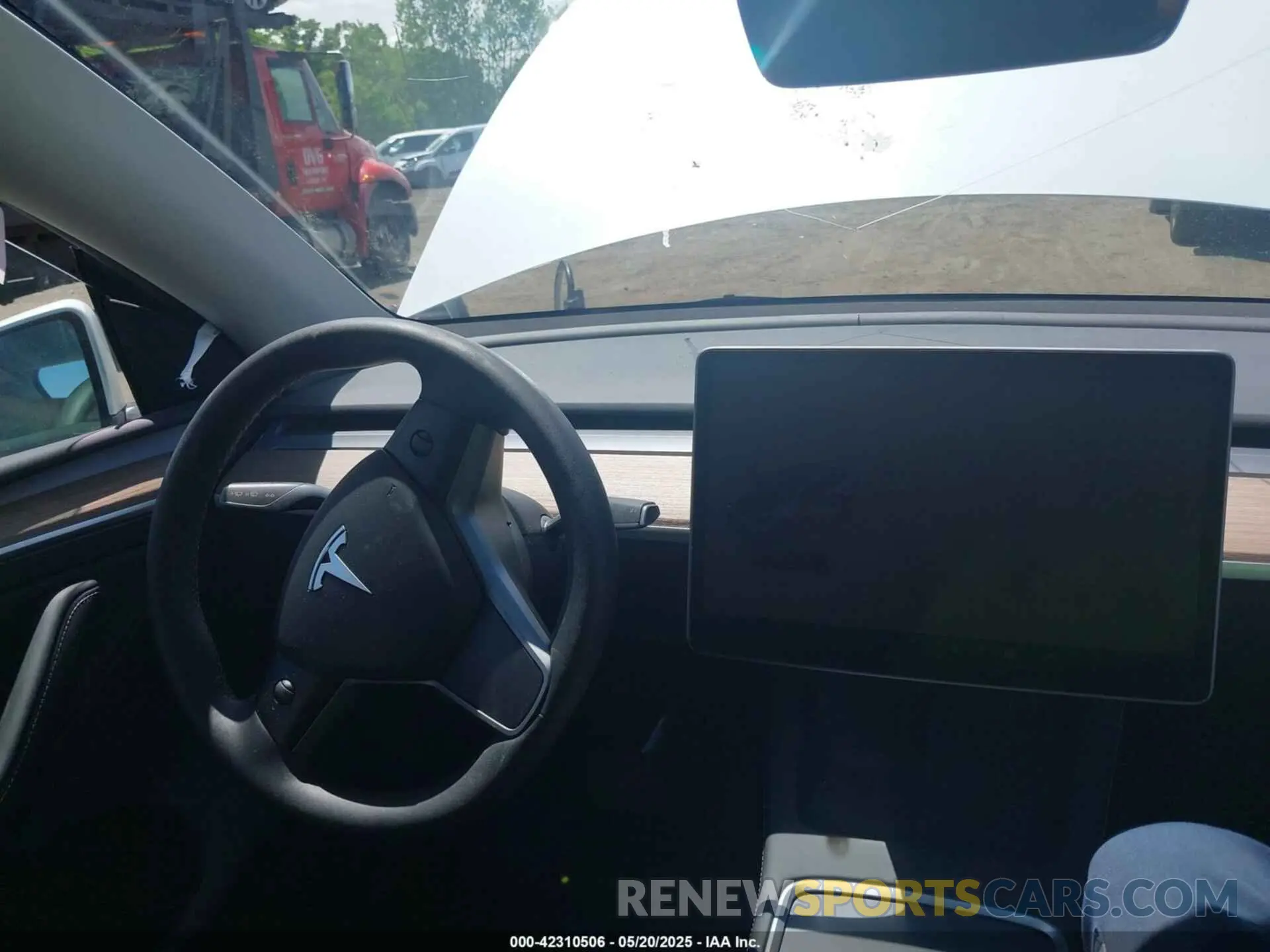 18 Photograph of a damaged car 7SAYGDEE6PA080118 TESLA MODEL Y 2023