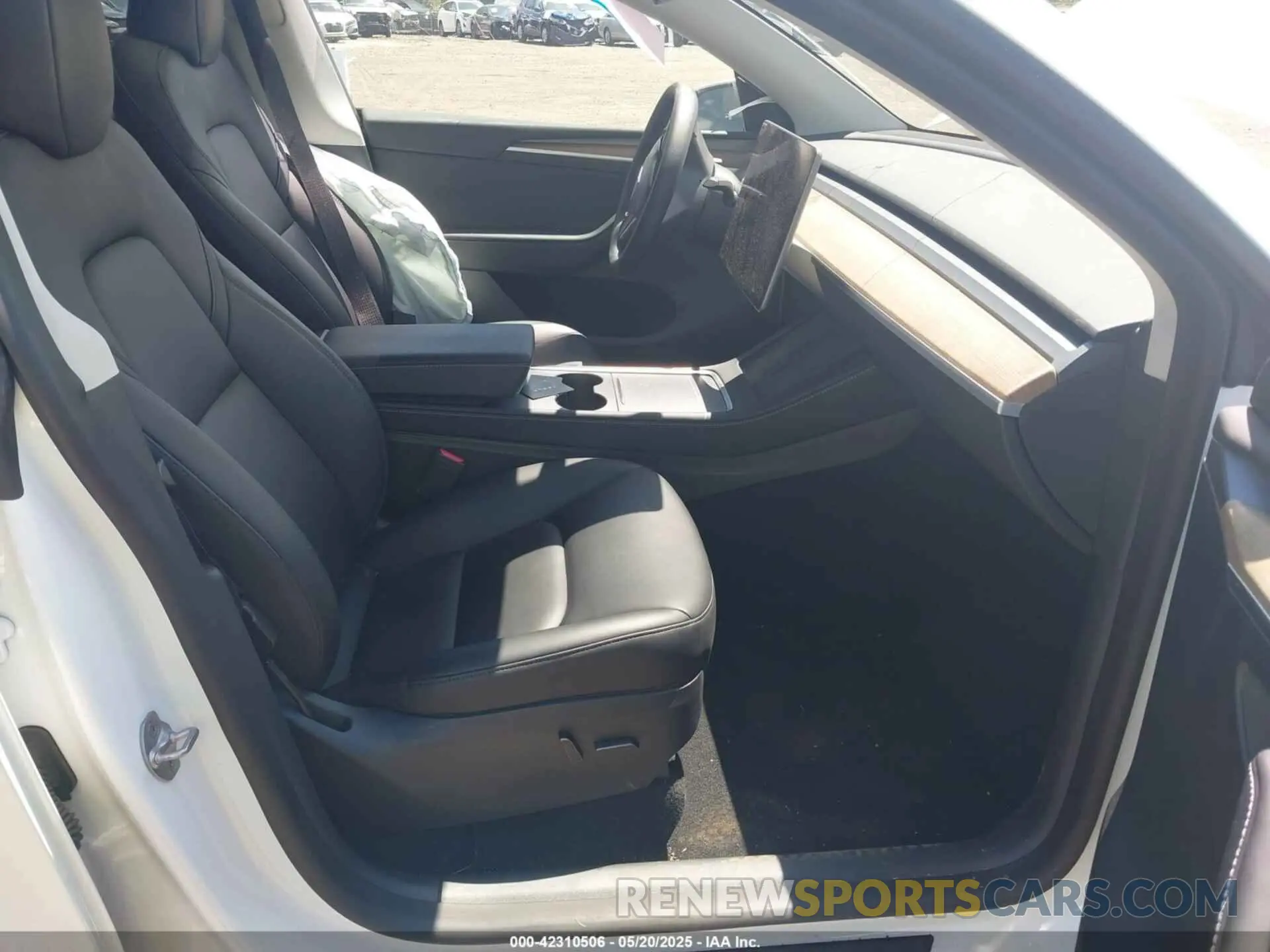 5 Photograph of a damaged car 7SAYGDEE6PA080118 TESLA MODEL Y 2023